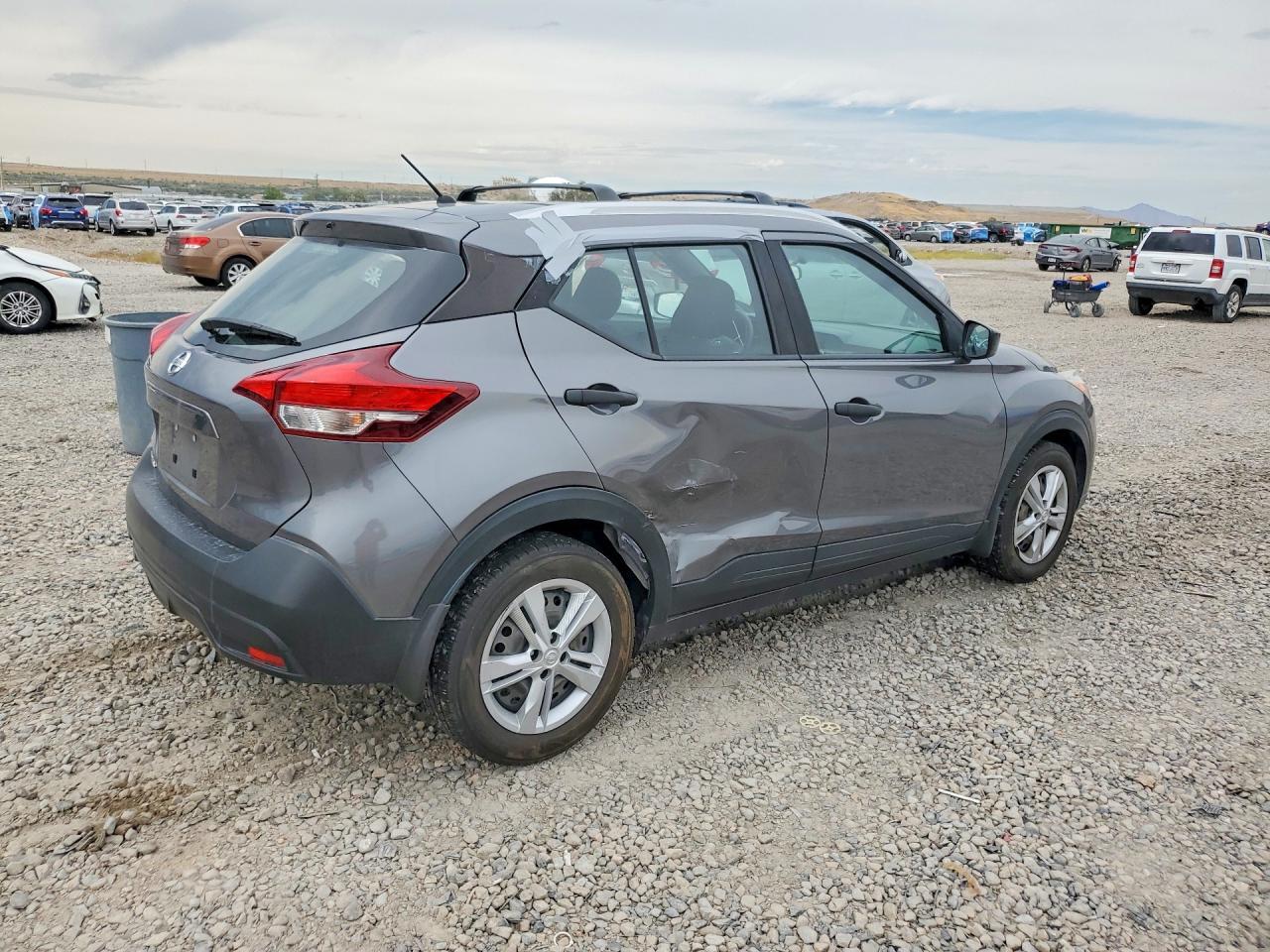 2019 Nissan Kicks S - Image 3