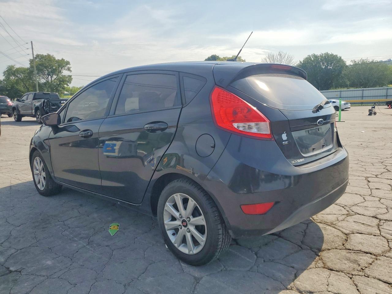 2011 Ford Fiesta Se - Фото 2