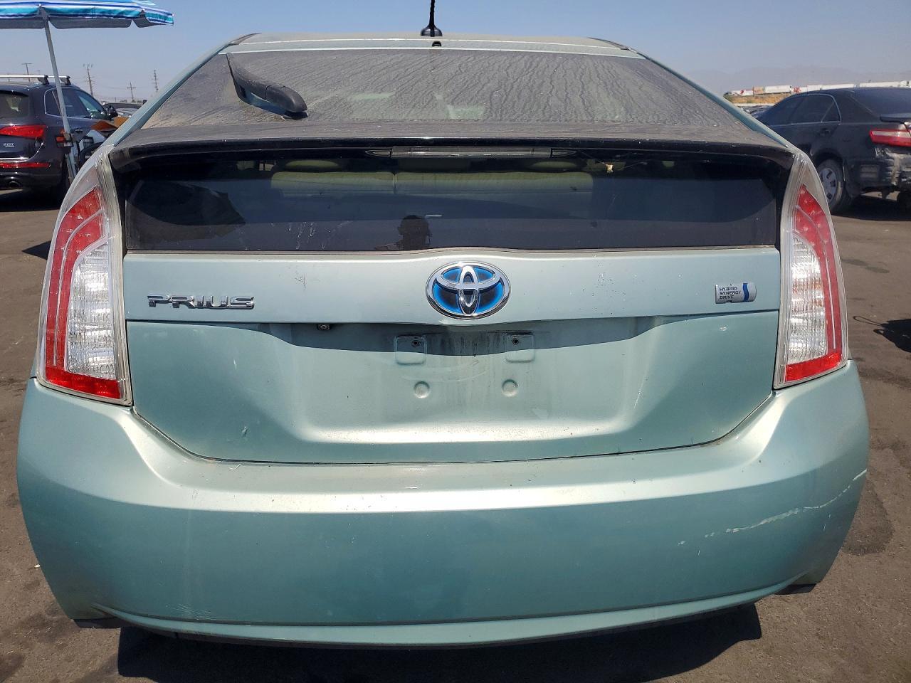 2012 Toyota Prius Three - Image 6