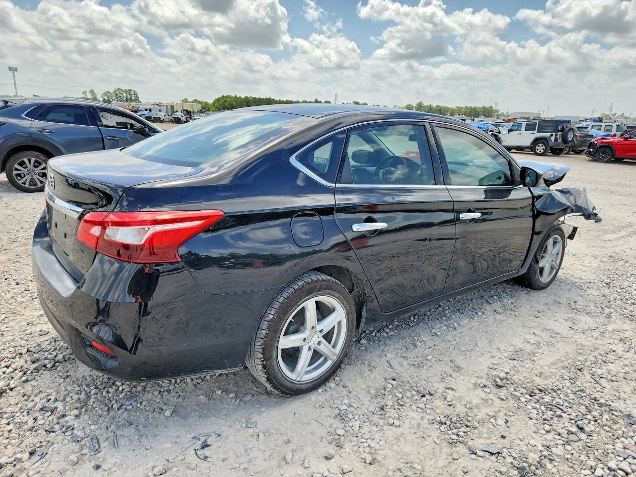 2017 Nissan Sentra S - Фото 3