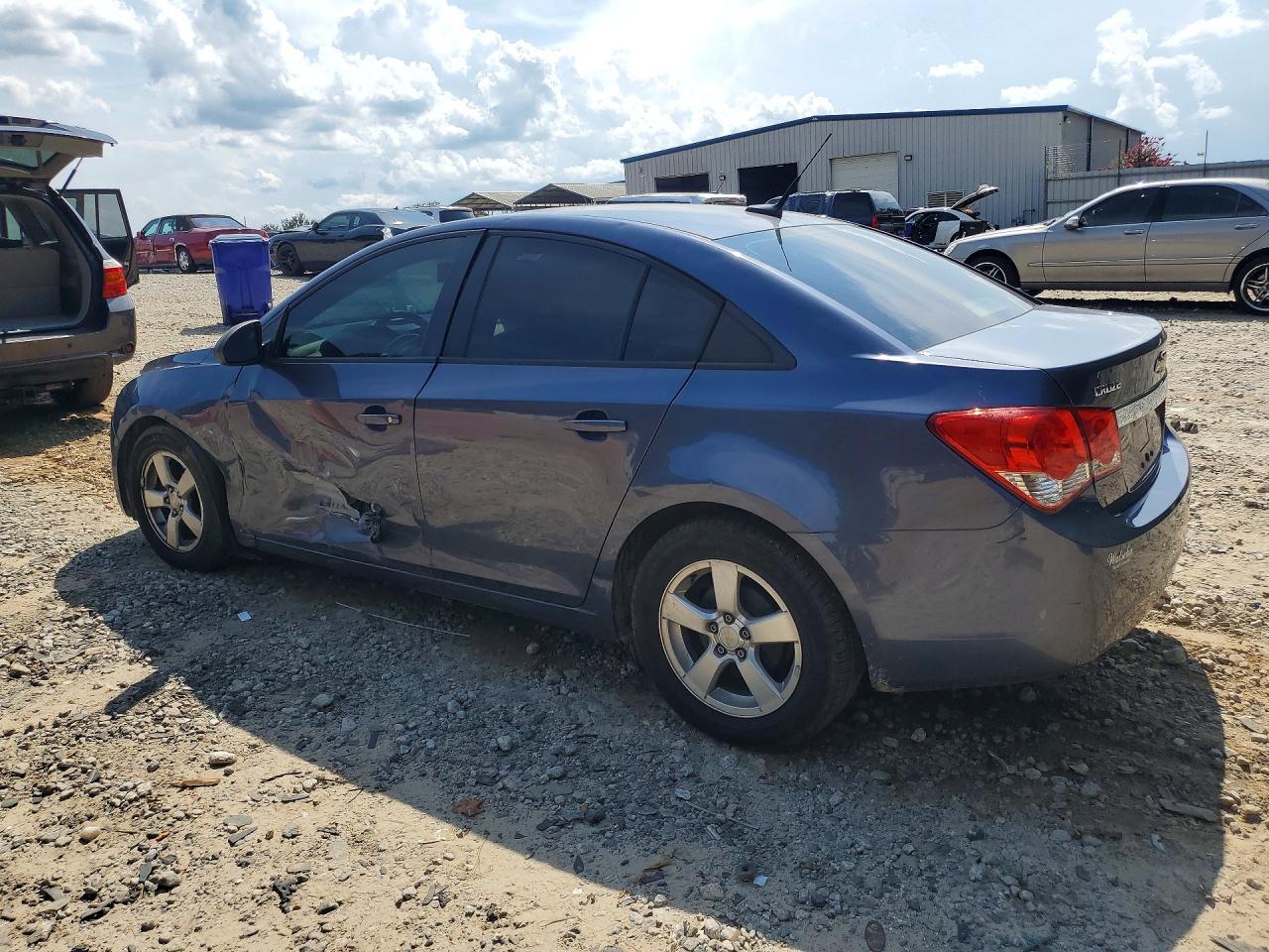 2014 Chevrolet Cruze Ls - Image 2