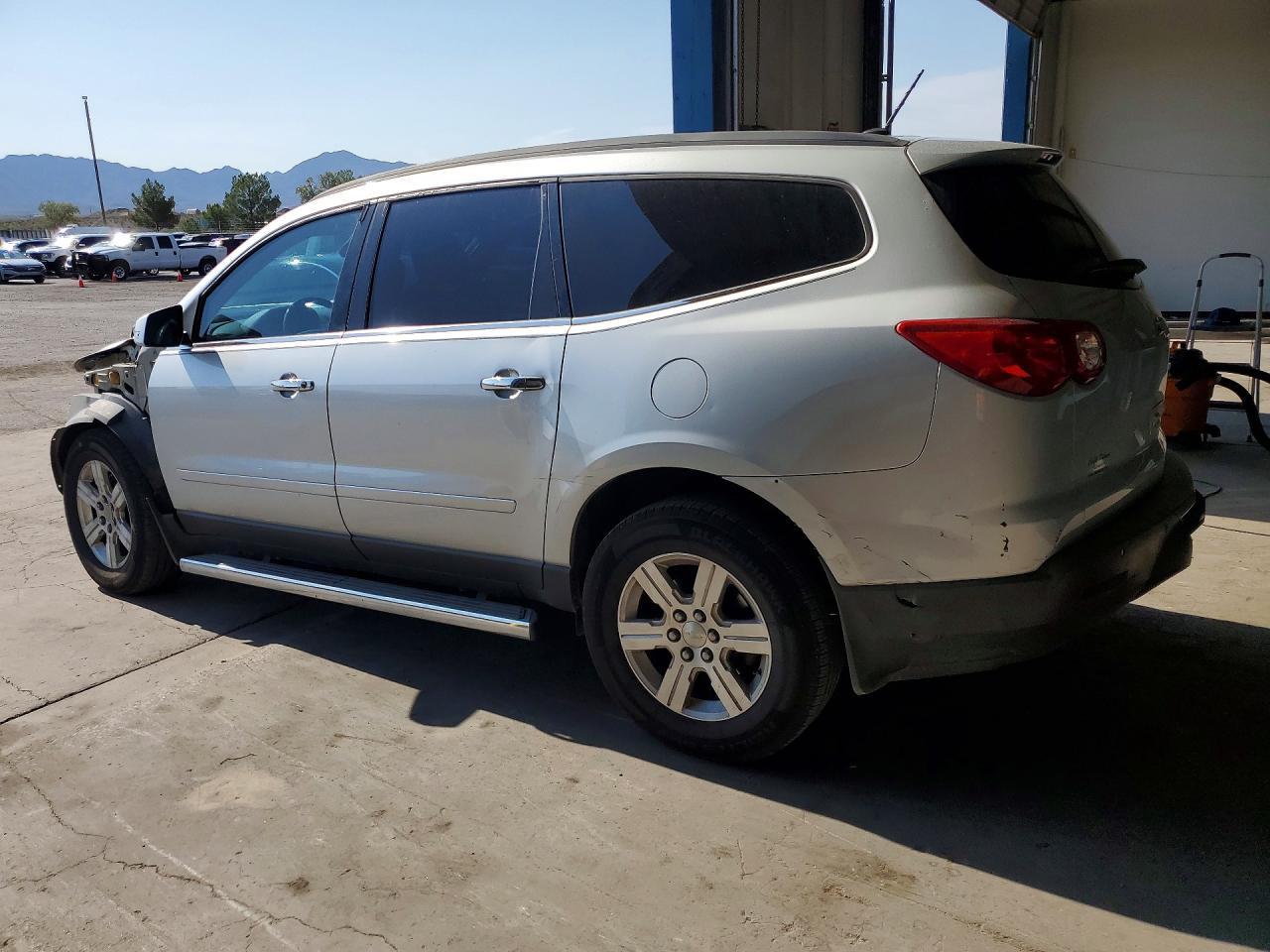 2012 Chevrolet Traverse Lt - Image 2