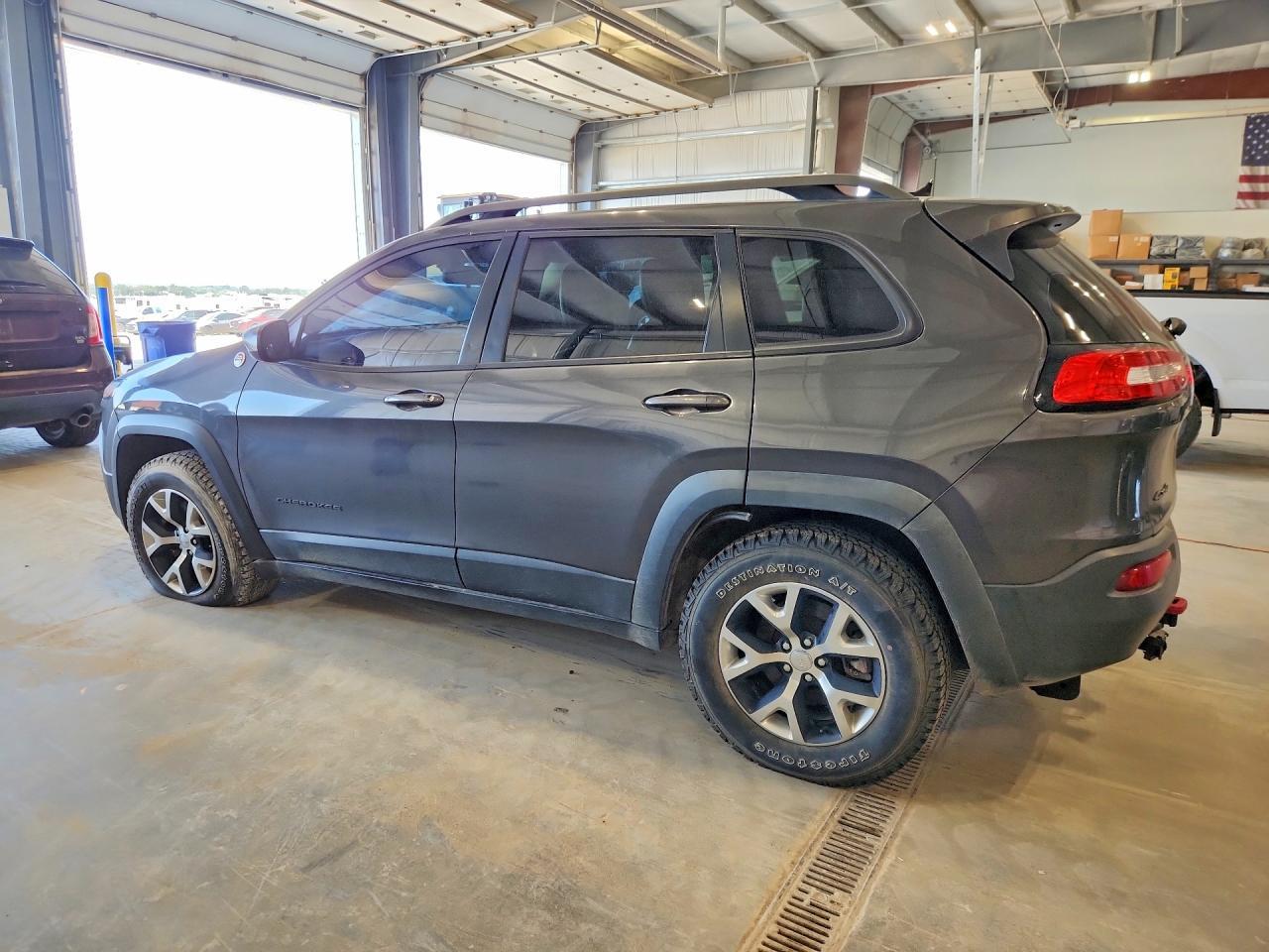 2015 Jeep Cherokee Trailhawk - Image 2