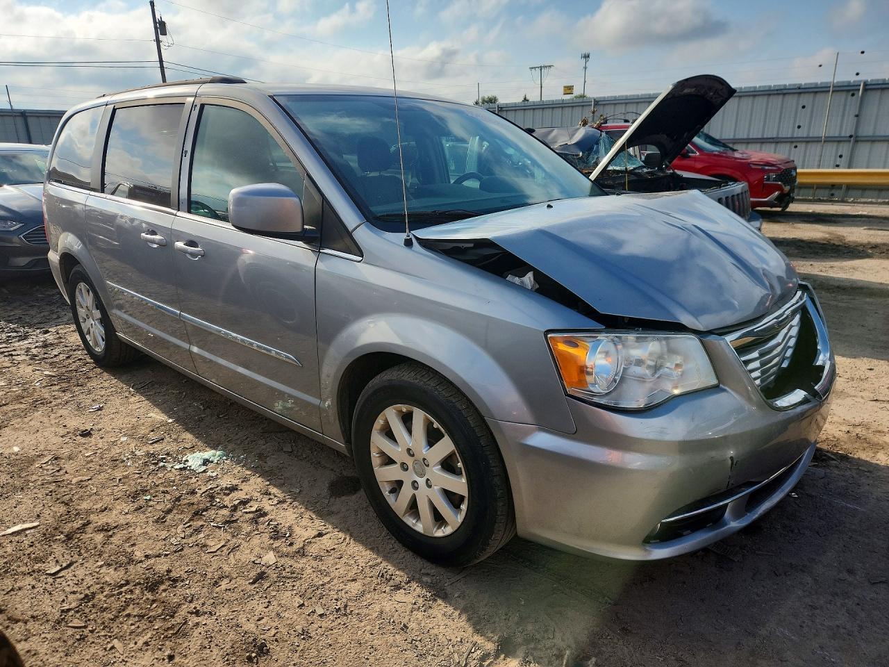 2014 Chrysler Town & Country Touring - Image 4