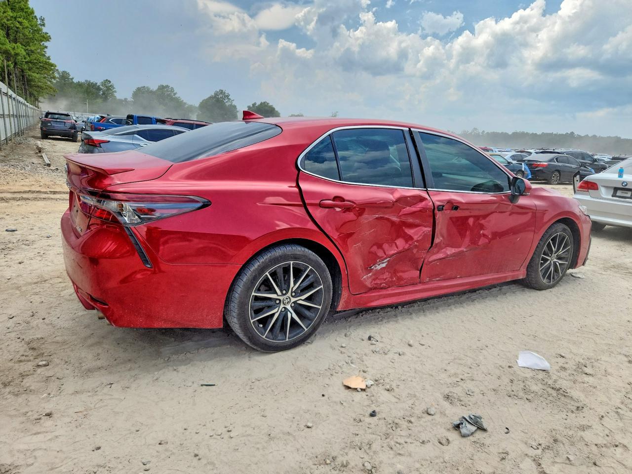 2022 Toyota Camry Se - Фото 3
