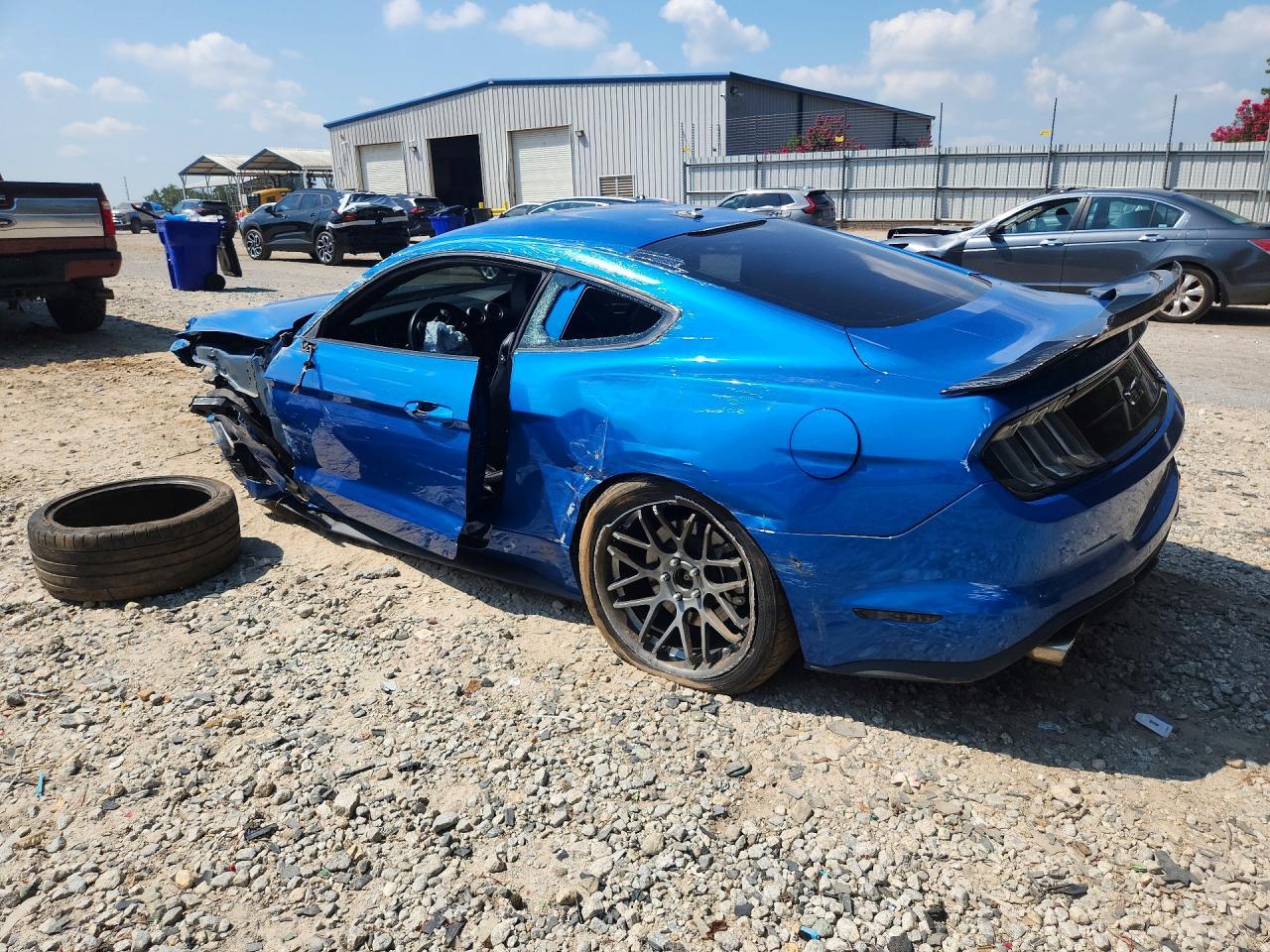 2020 Ford Mustang Gt - Фото 2