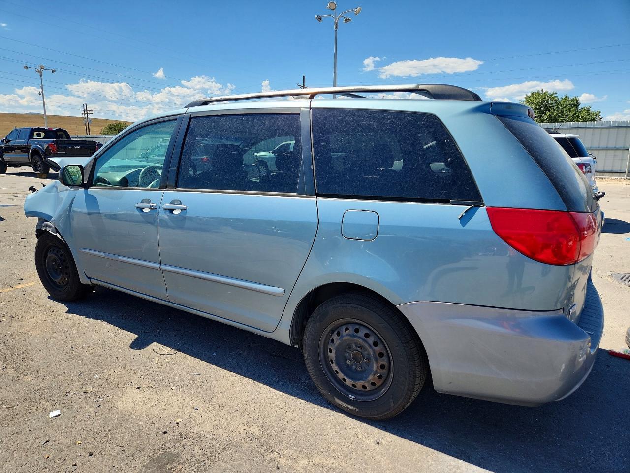2008 Toyota Sienna Le 8-Passenger - Фото 2
