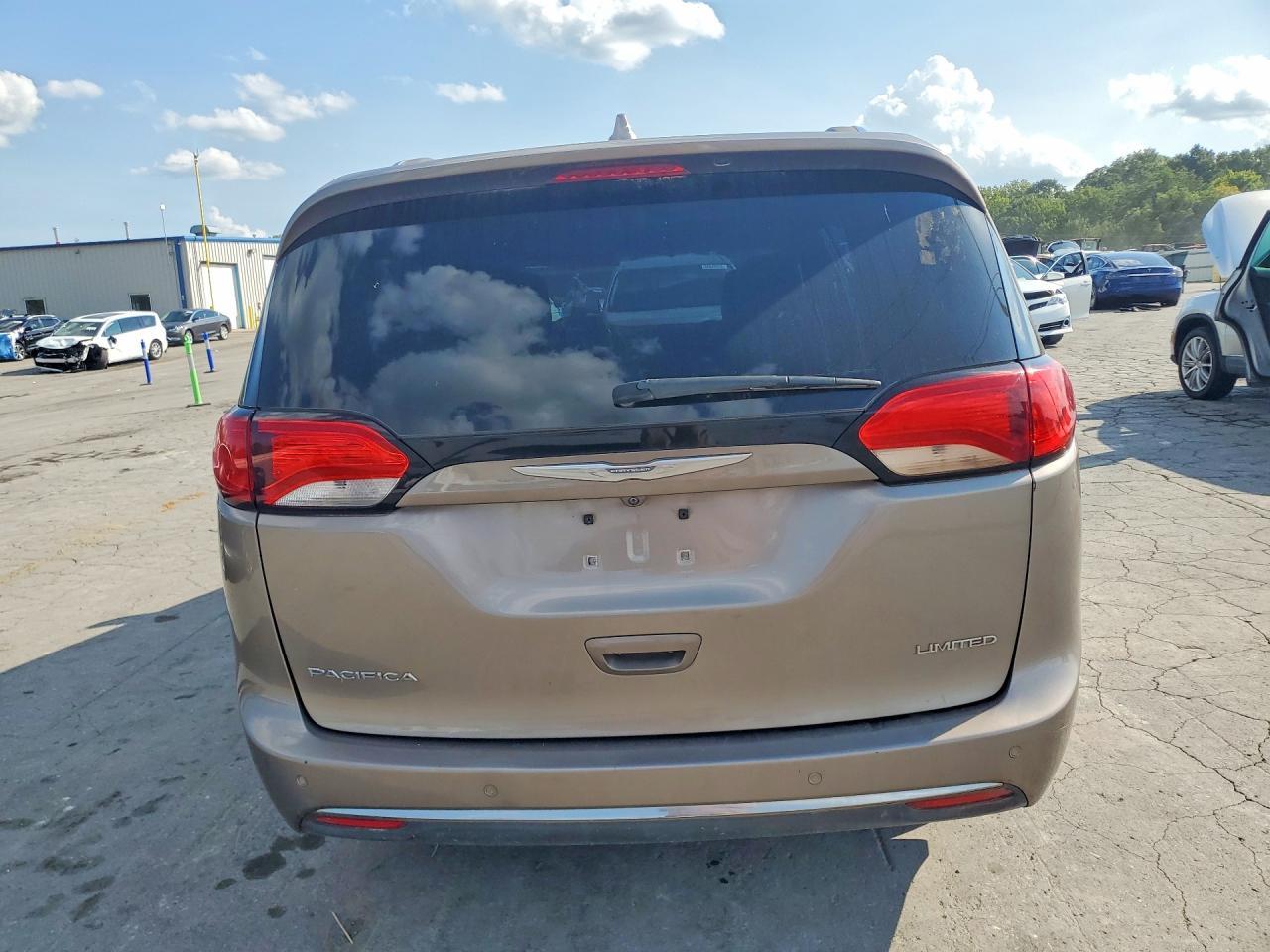 2017 Chrysler Pacifica Limited - Фото 6
