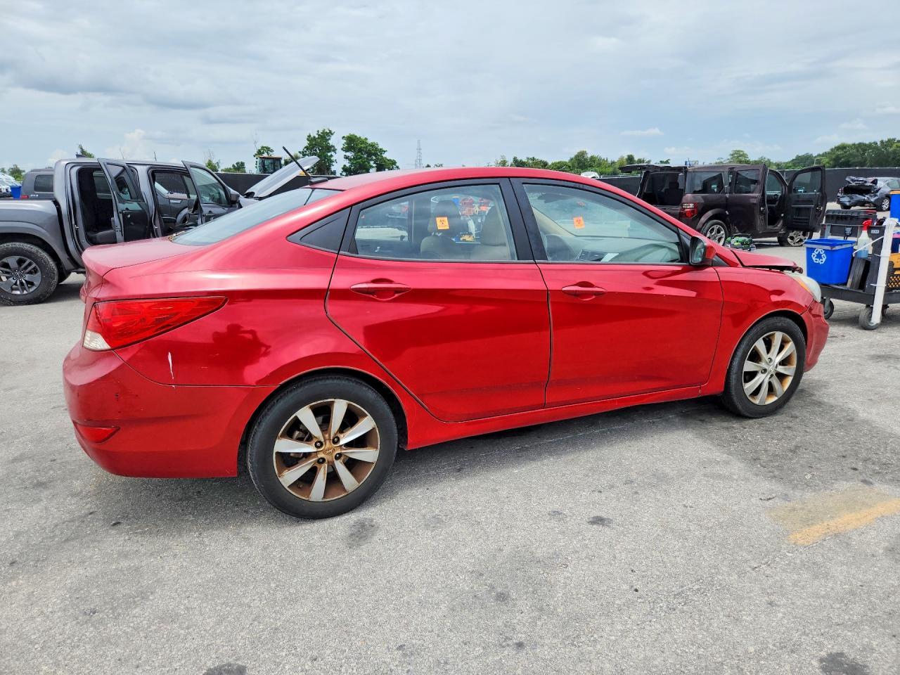 2012 Hyundai Accent Gls - Фото 3