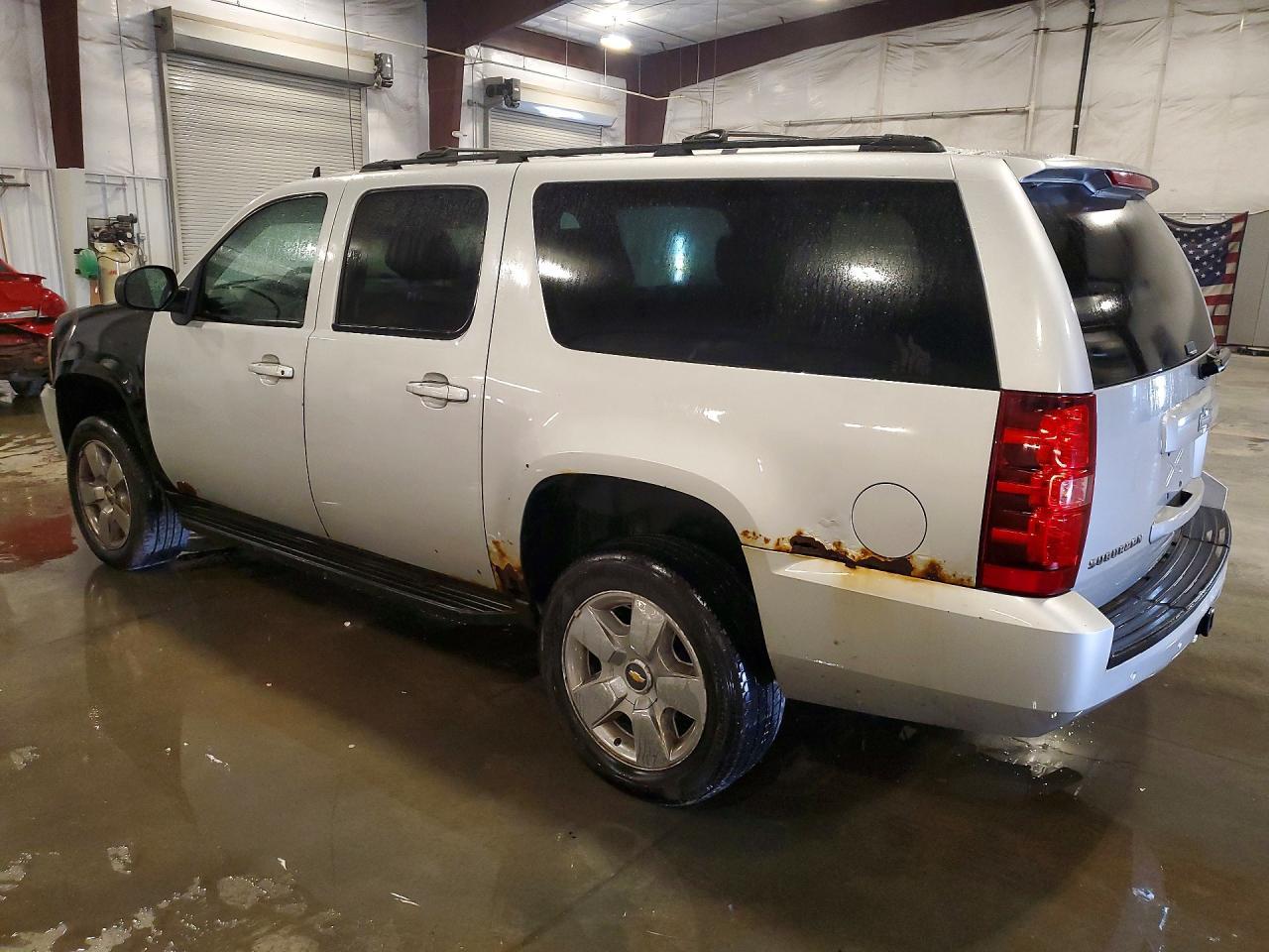 2011 Chevrolet Suburban K1500 Lt - Image 2