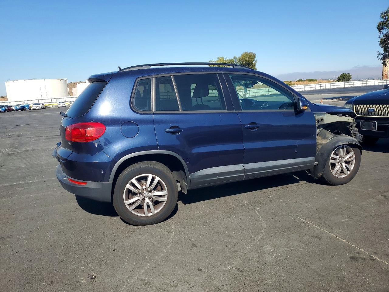 2016 Volkswagen Tiguan S - Фото 3