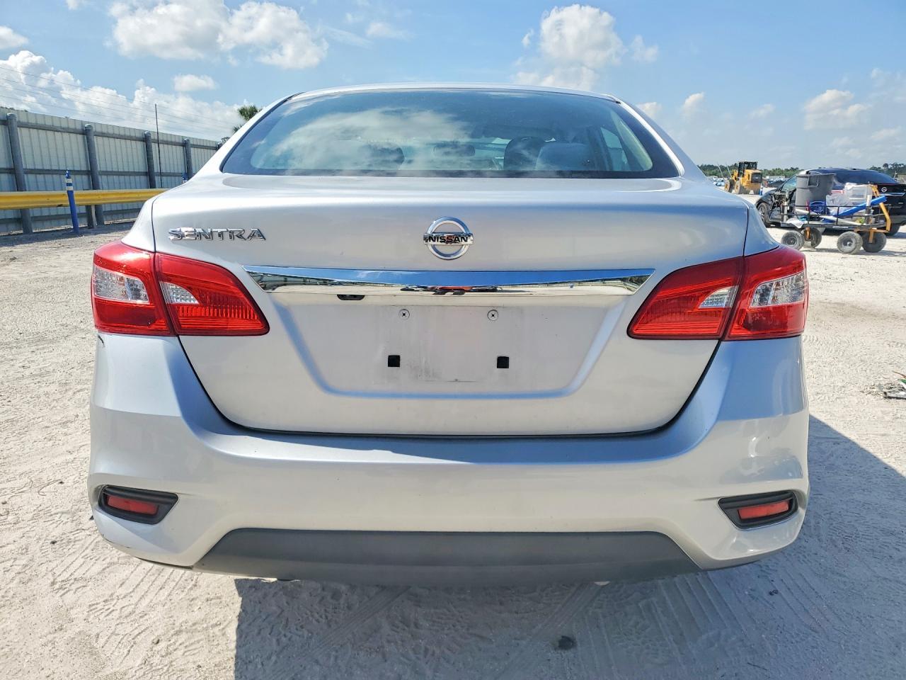2019 Nissan Sentra S - Фото 6