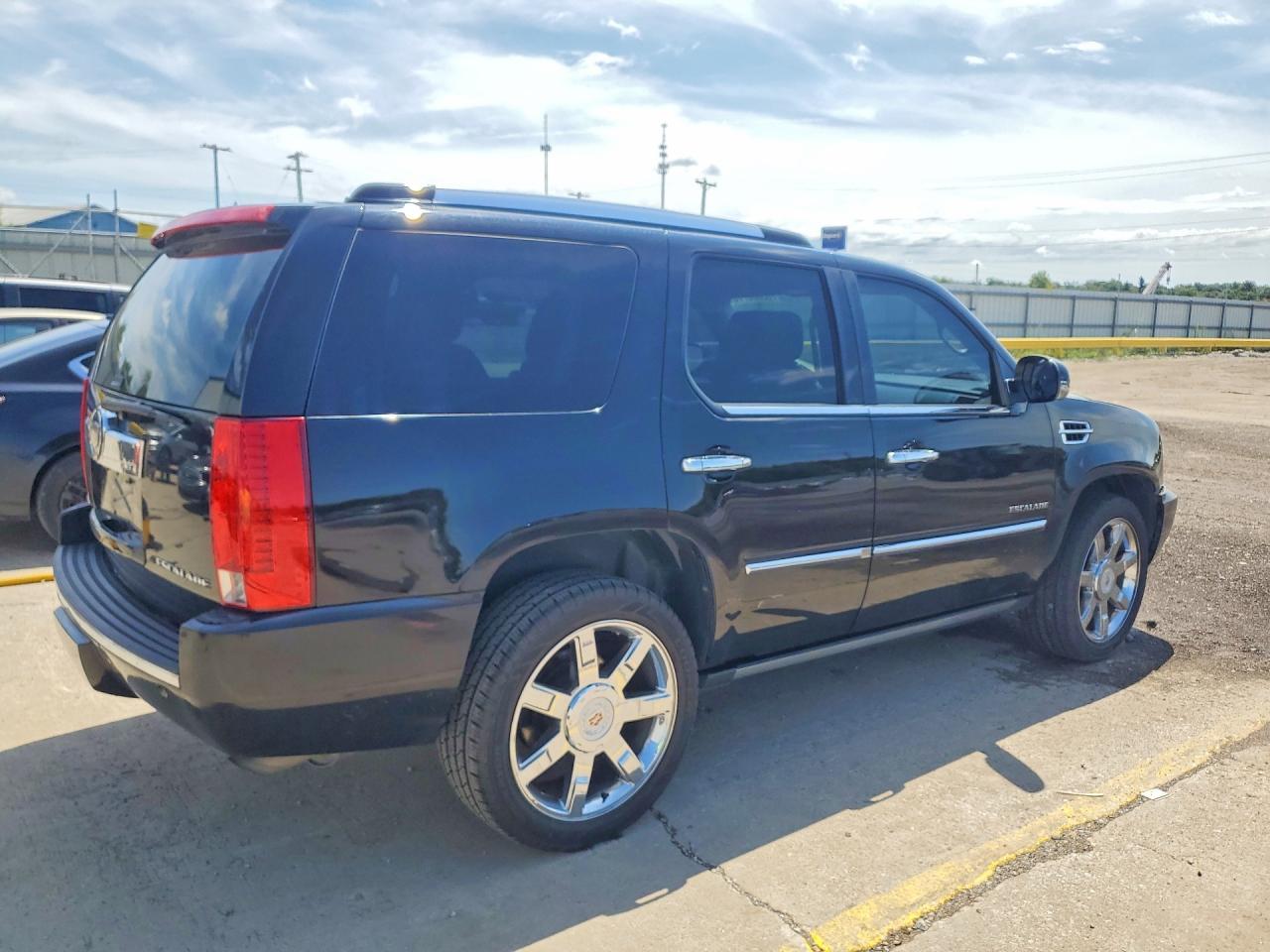 2011 Cadillac Escalade Premium - Фото 3