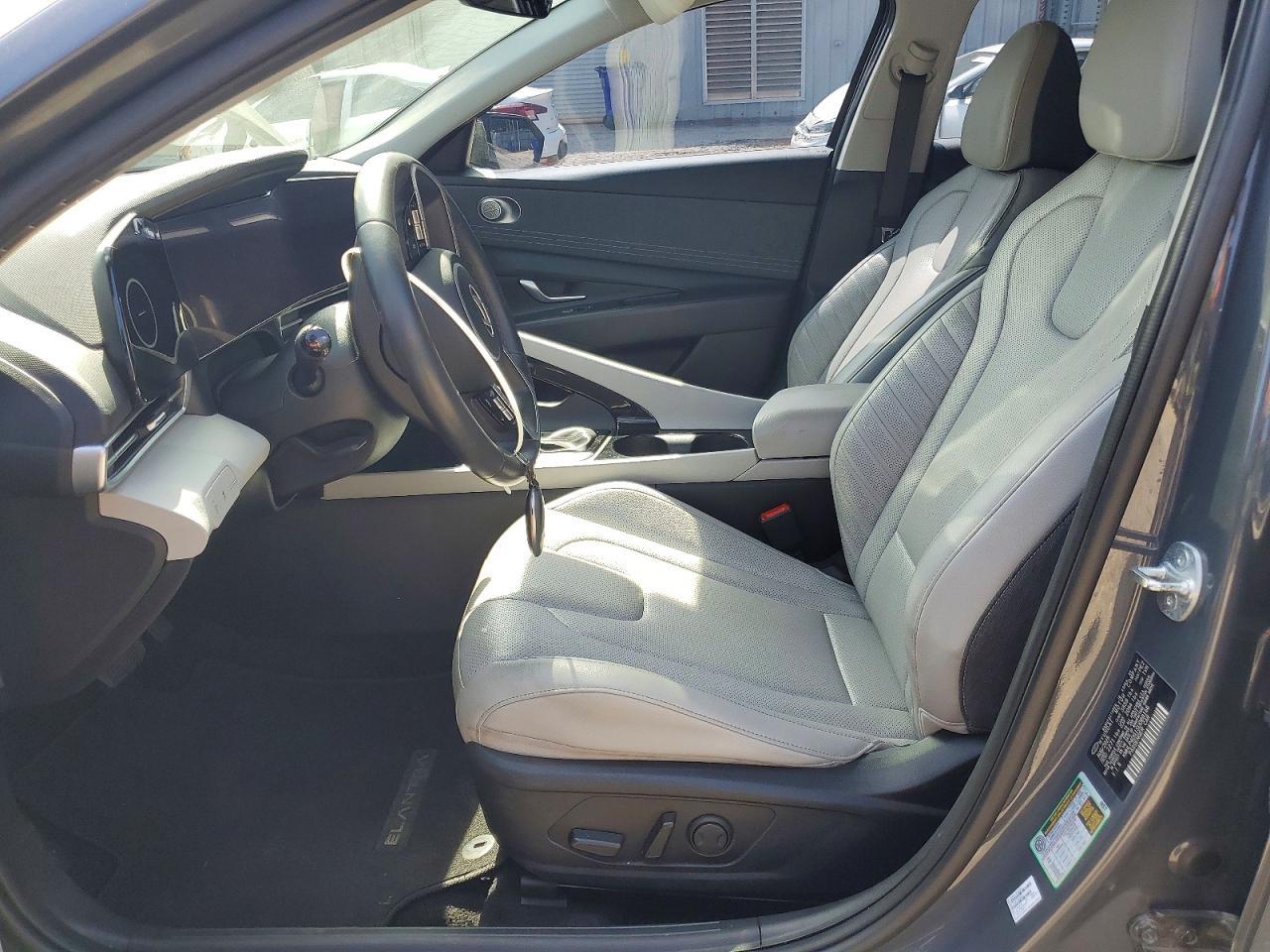 2025 Hyundai Elantra Limited - Image 7