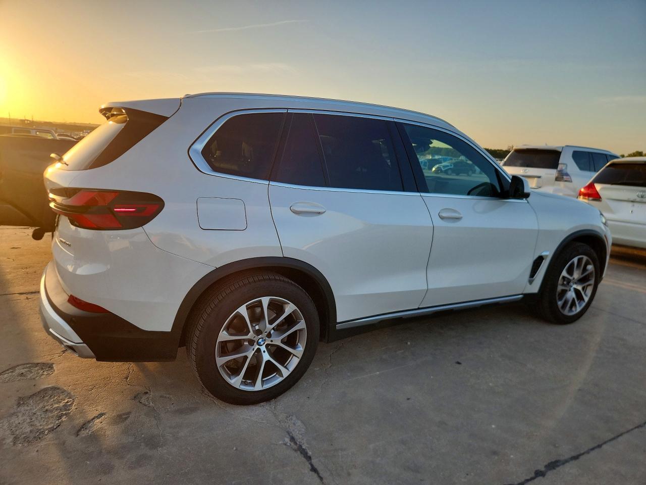 2025 BMW X5 xDrive40I - Фото 3