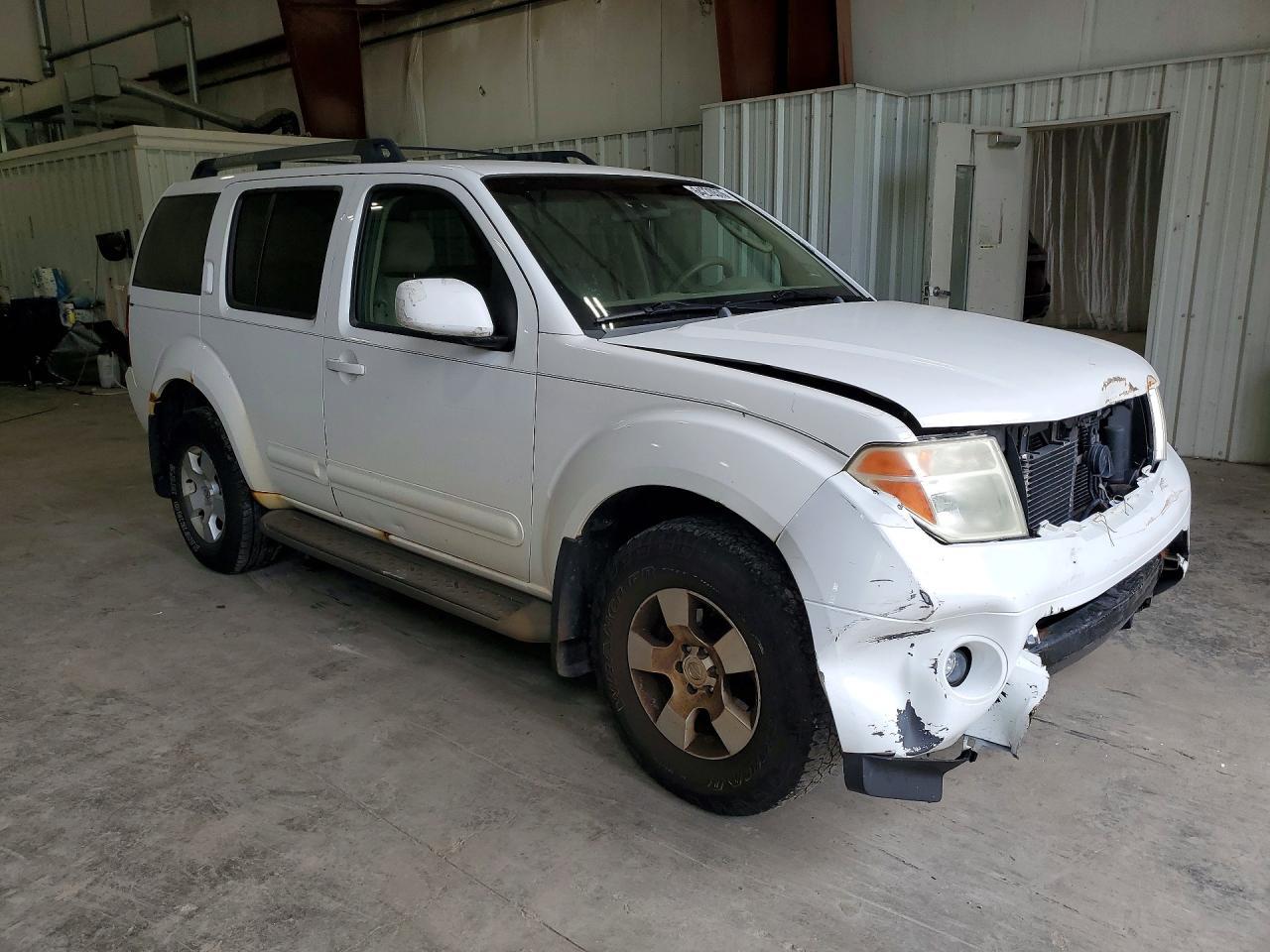2005 Nissan Pathfinder Xe - Фото 4
