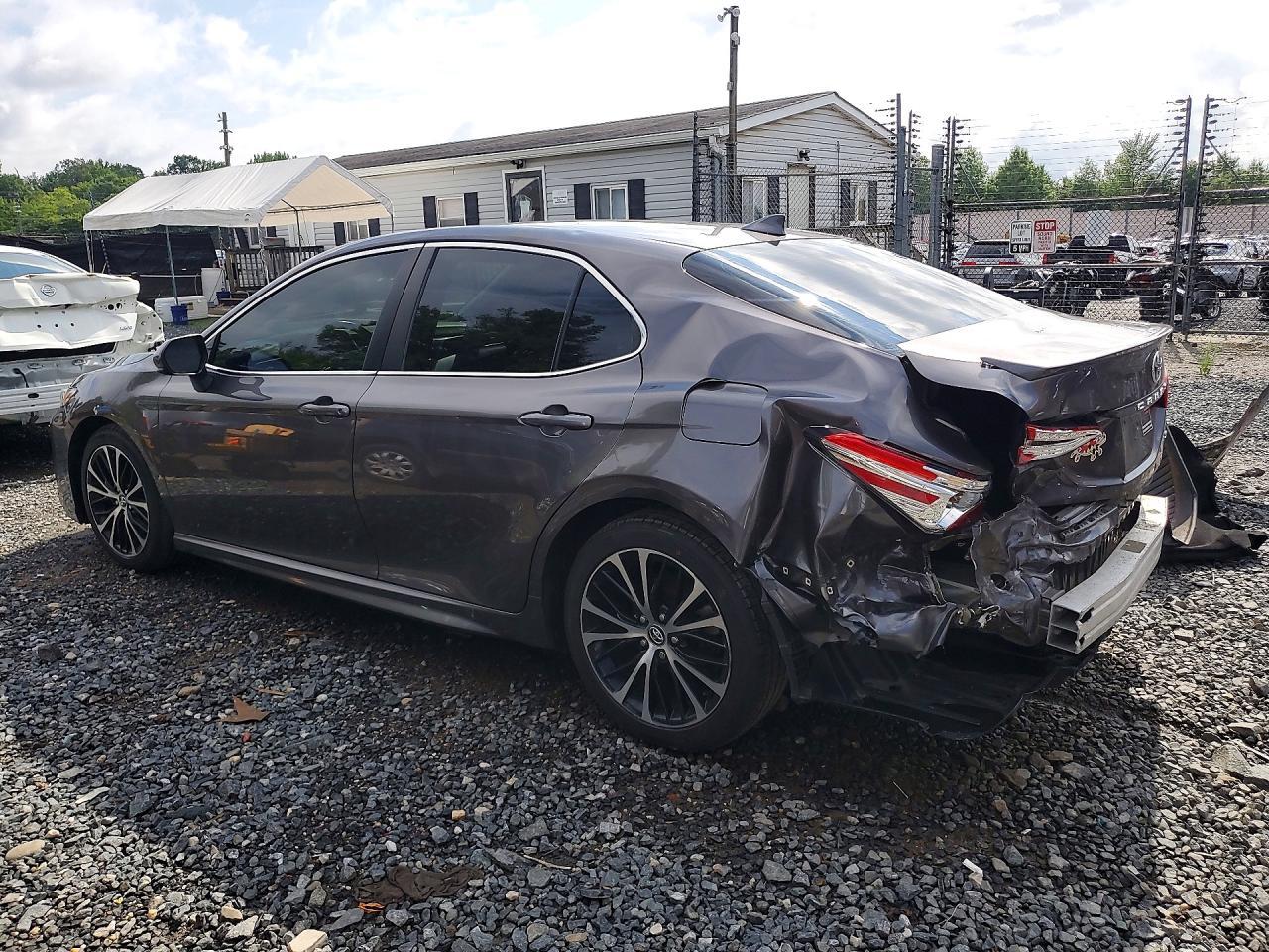 2020 Toyota Camry Se - Image 2