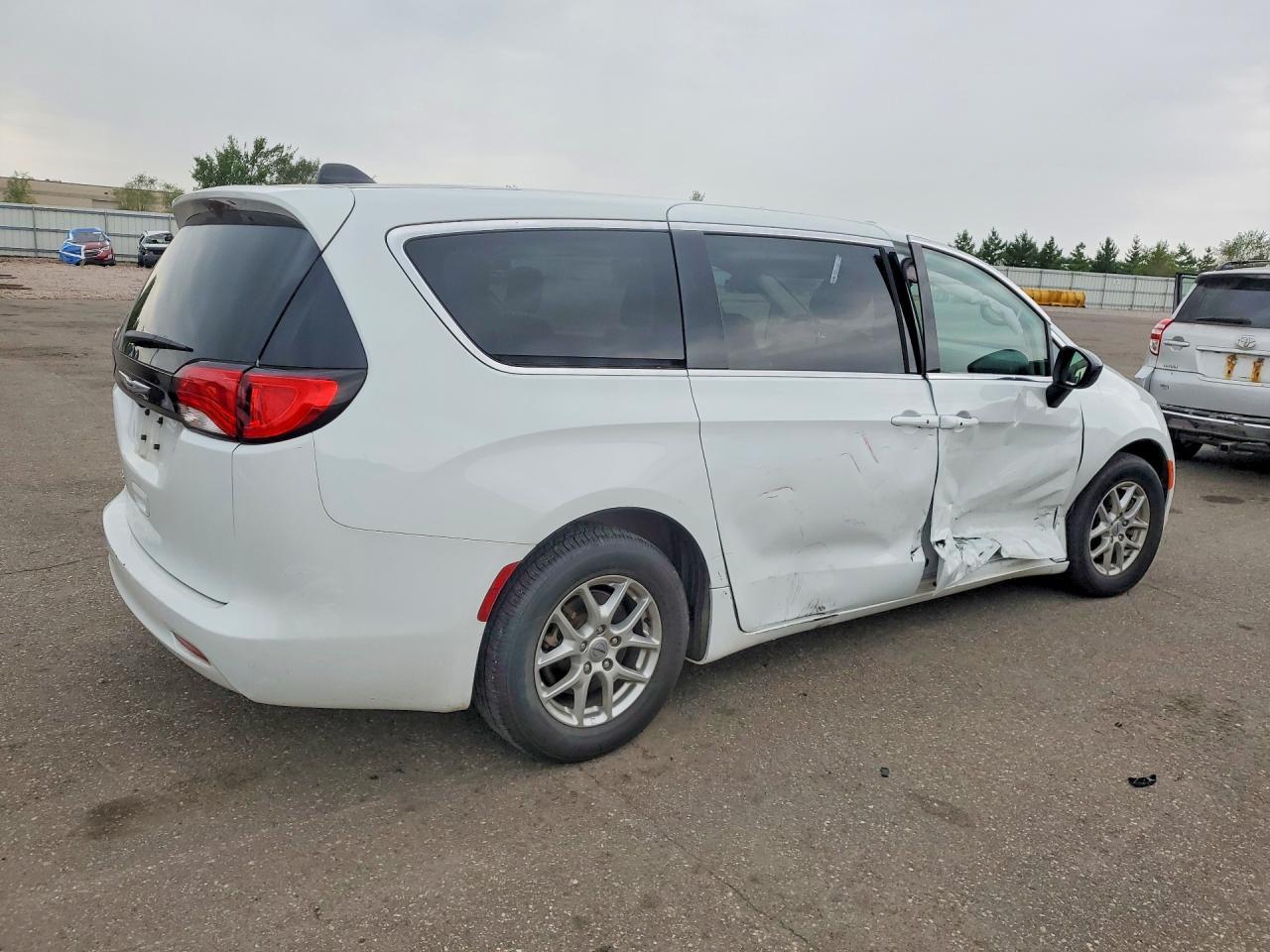 2024 Chrysler Voyager Lx - Фото 3