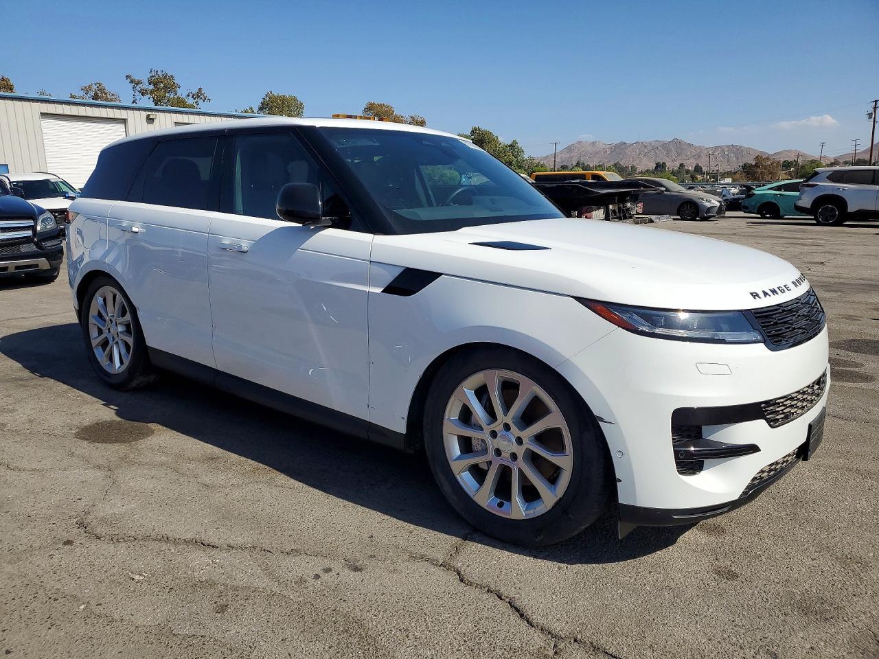 2025 Land Rover Range Rover Sport Se - Image 4
