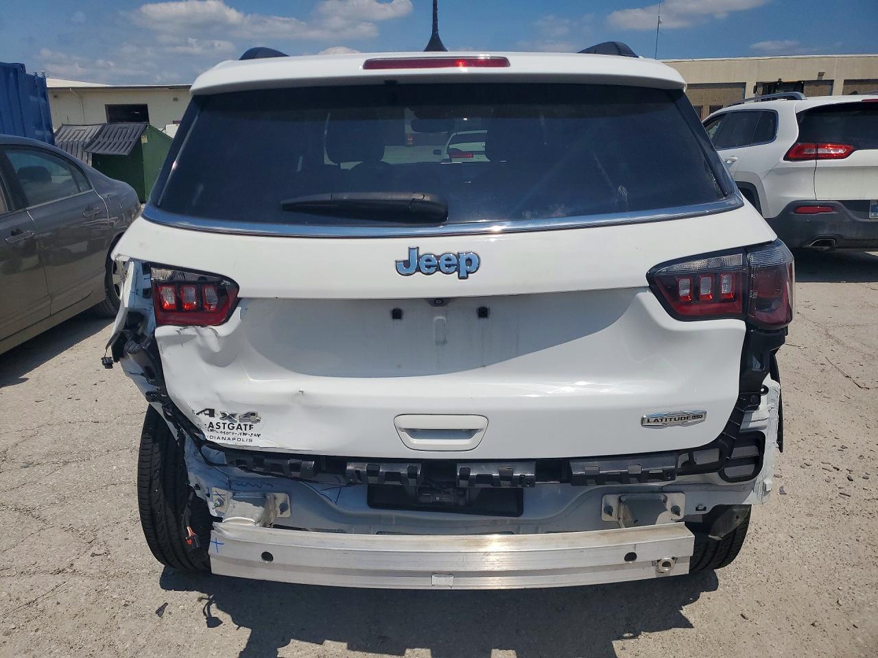 2023 Jeep Compass Latitude Lux - Image 6