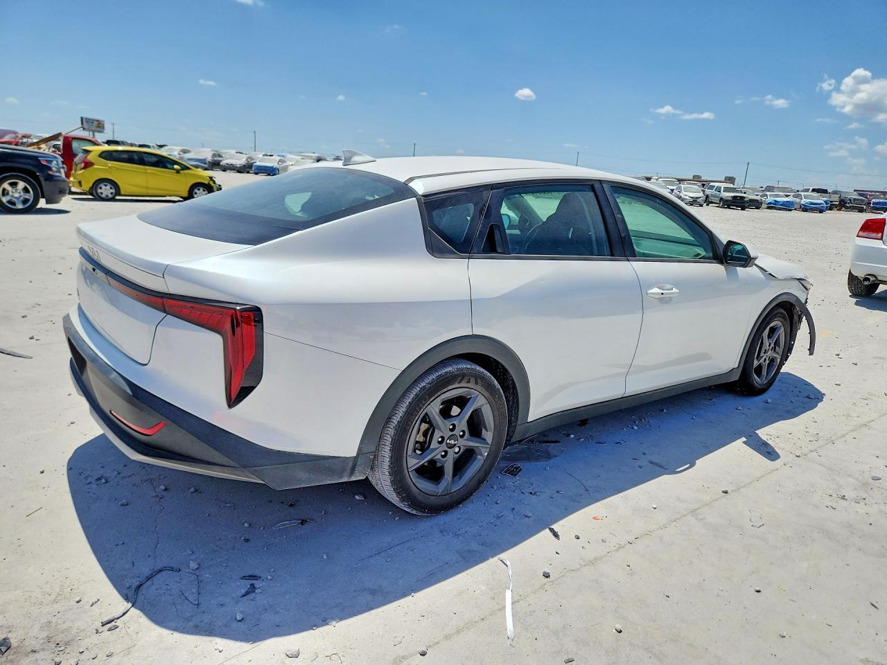 2025 Kia K4 Lxs - Image 3