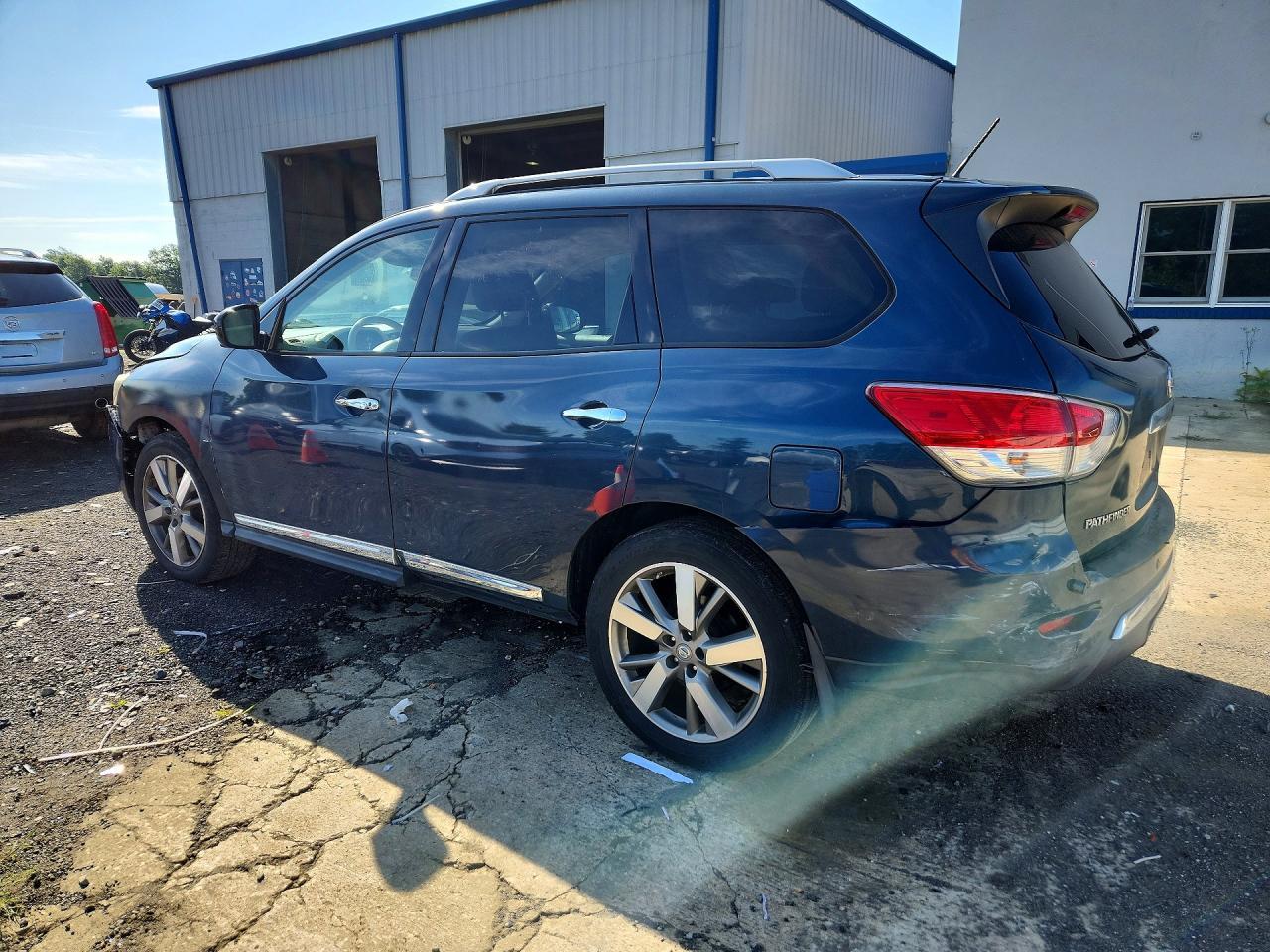 2014 Nissan Pathfinder Platinum - Фото 2