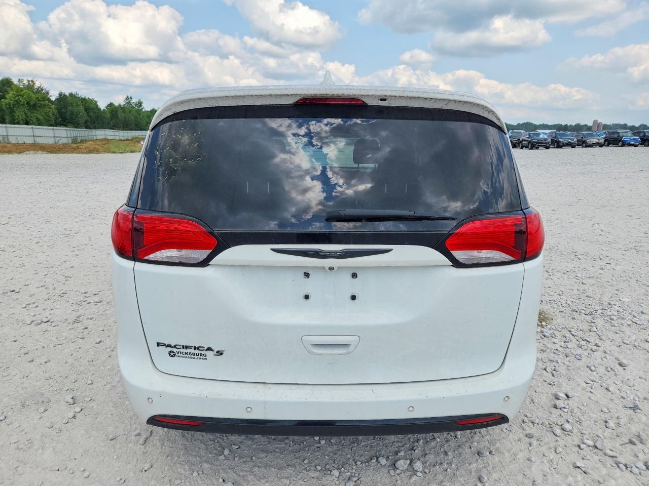 2018 Chrysler Pacifica Touring Plus - Image 6