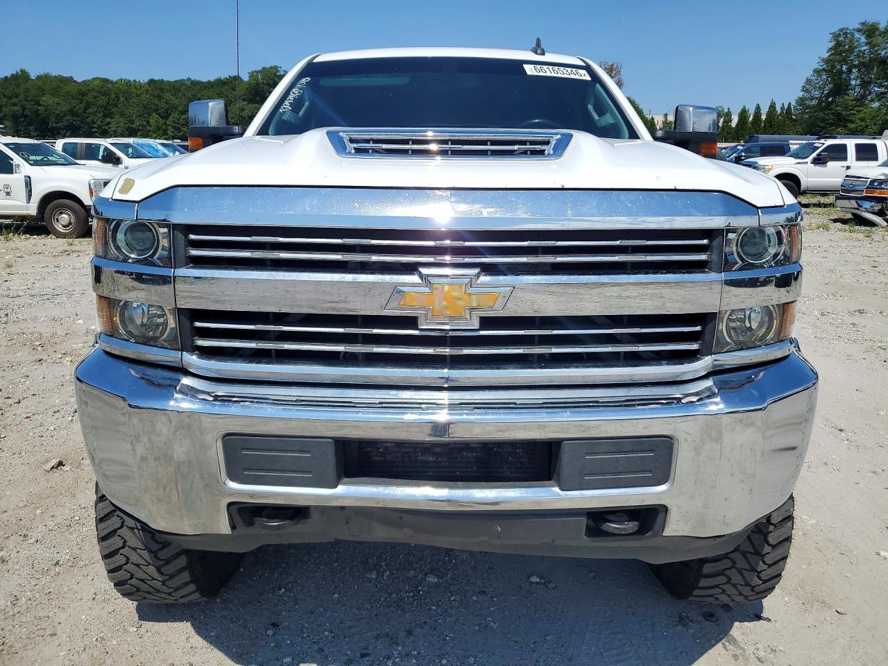 2018 Chev Silverado - Image 5