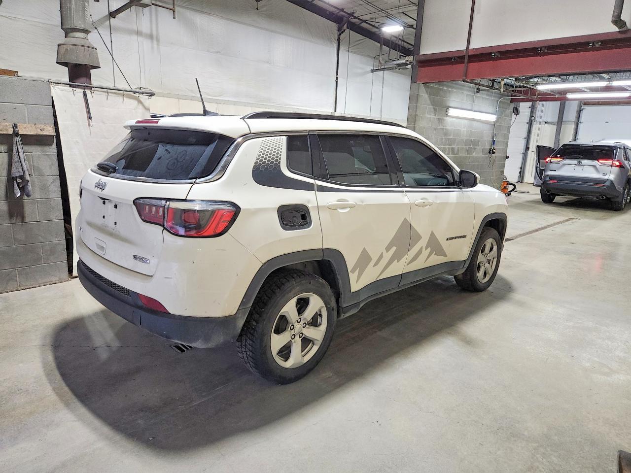 2019 Jeep Compass Latitude - Image 3