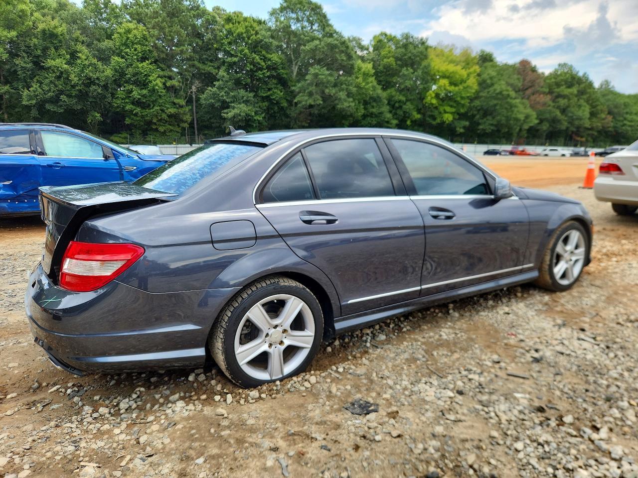 2010 Mercedes-Benz C 300 - Фото 3