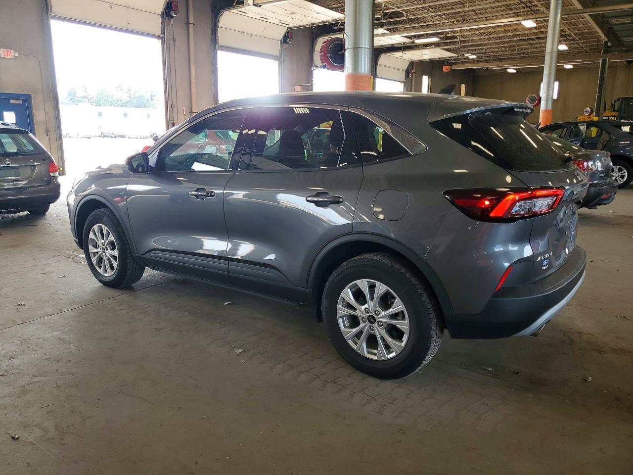 2023 Ford Escape Active - Image 2