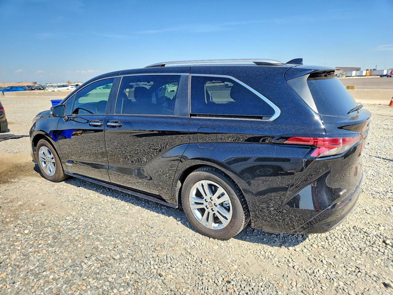 2021 Toyota Sienna Platinum 7-Passenger - Фото 2