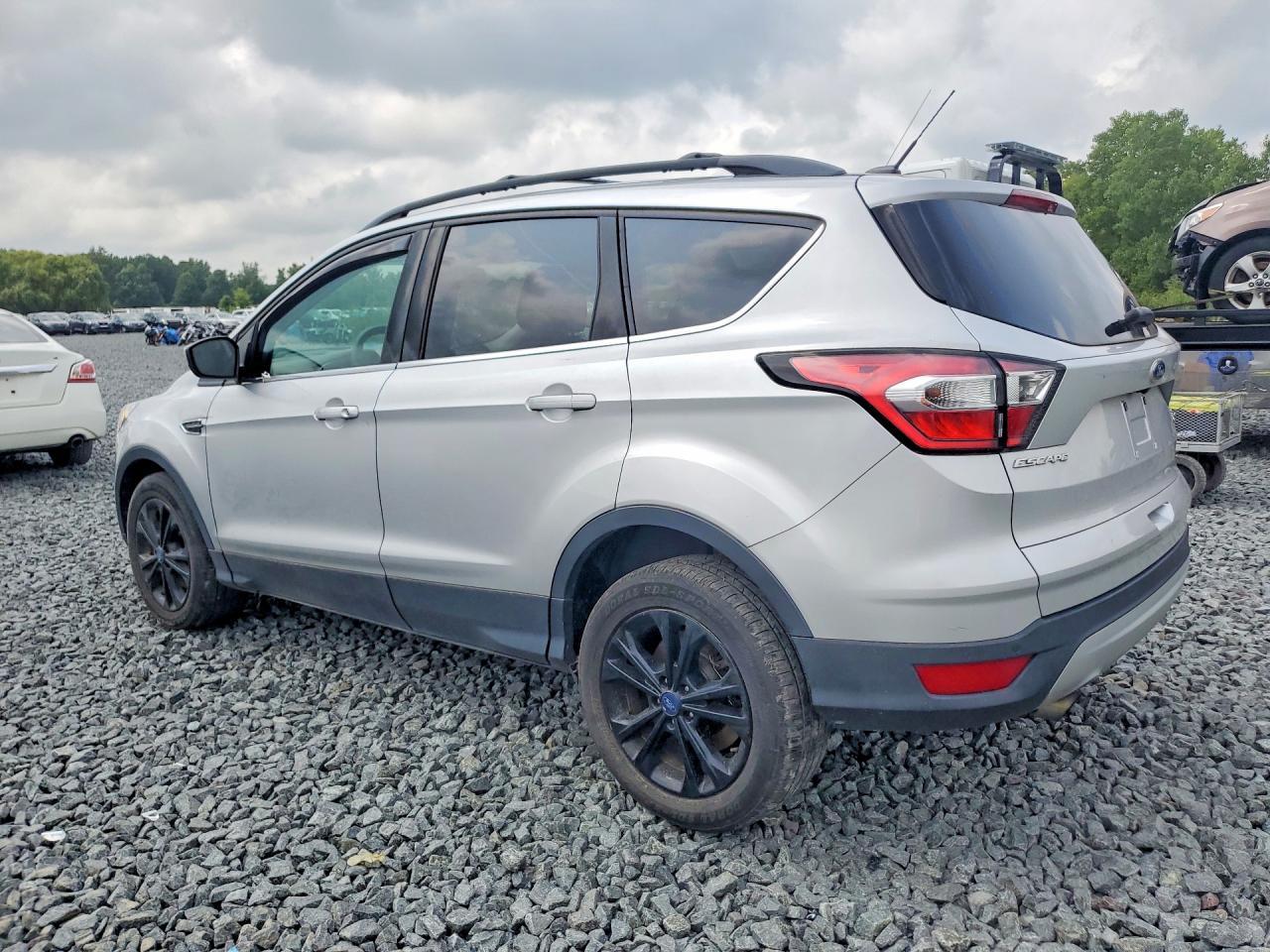 2017 Ford Escape Se - Фото 2