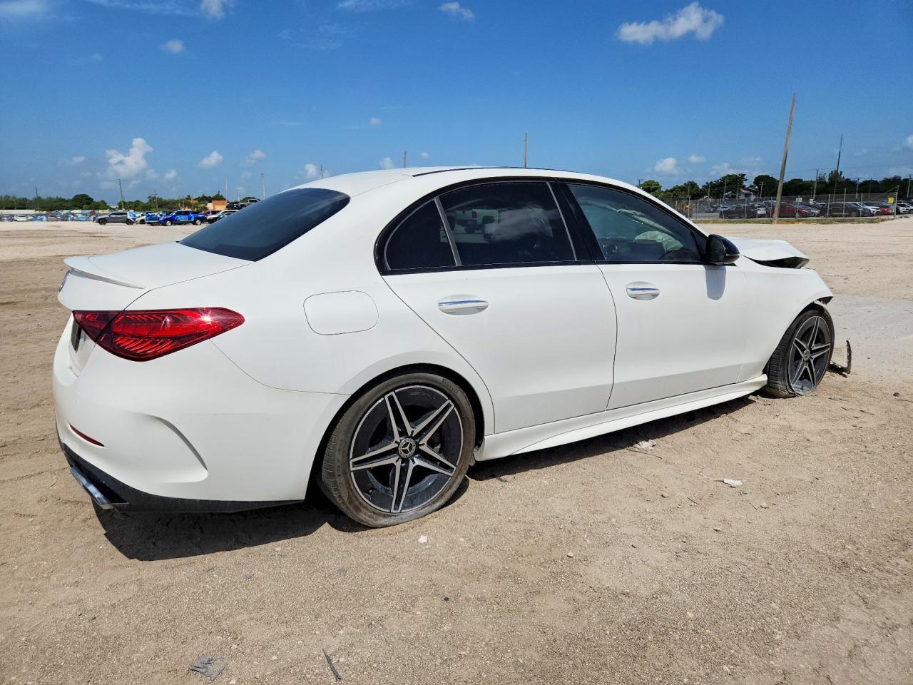 2023 Mercedes-Benz C 300 - Фото 3