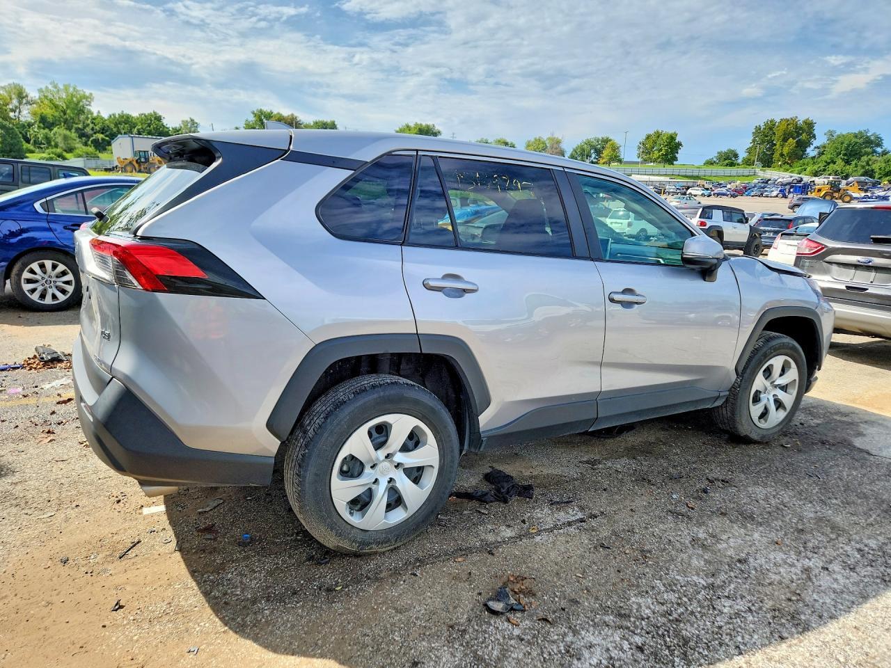 2023 Toyota Rav4 Le - Фото 3