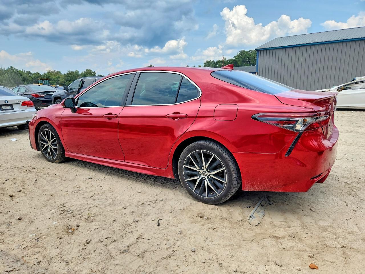 2022 Toyota Camry Se - Фото 2
