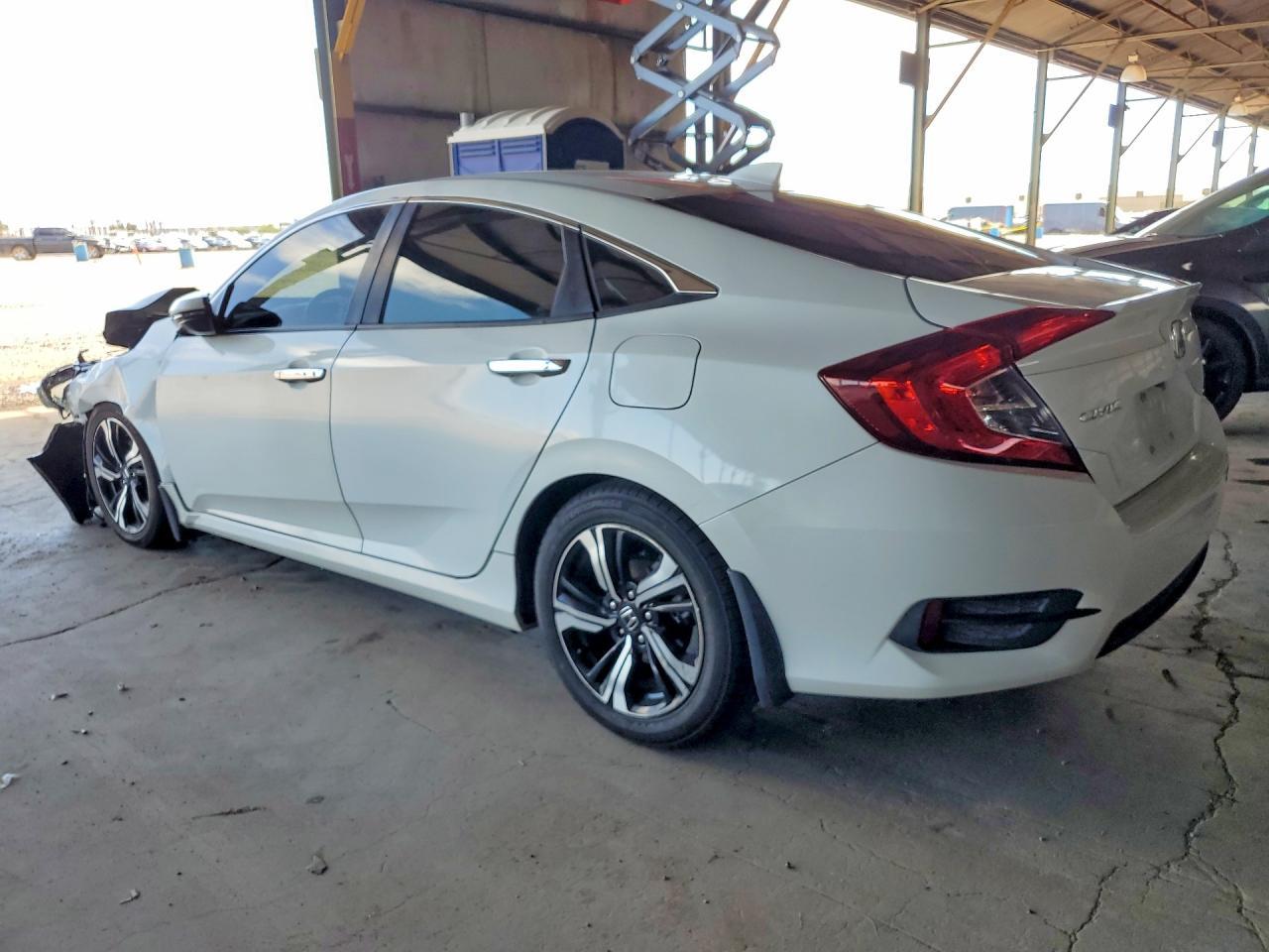 2016 Honda Civic Touring - Фото 2