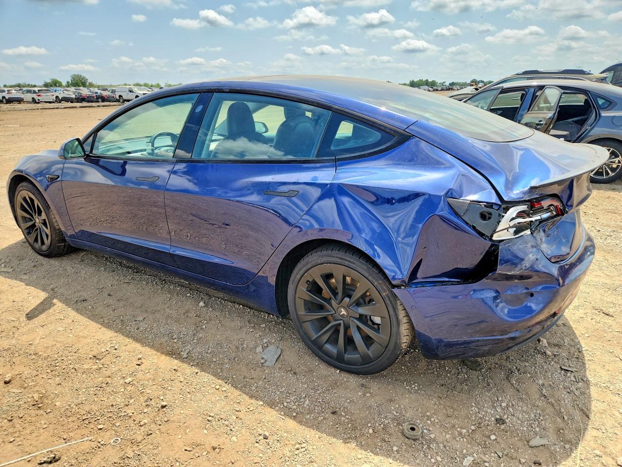 2022 Tesla Model 3 - Фото 2