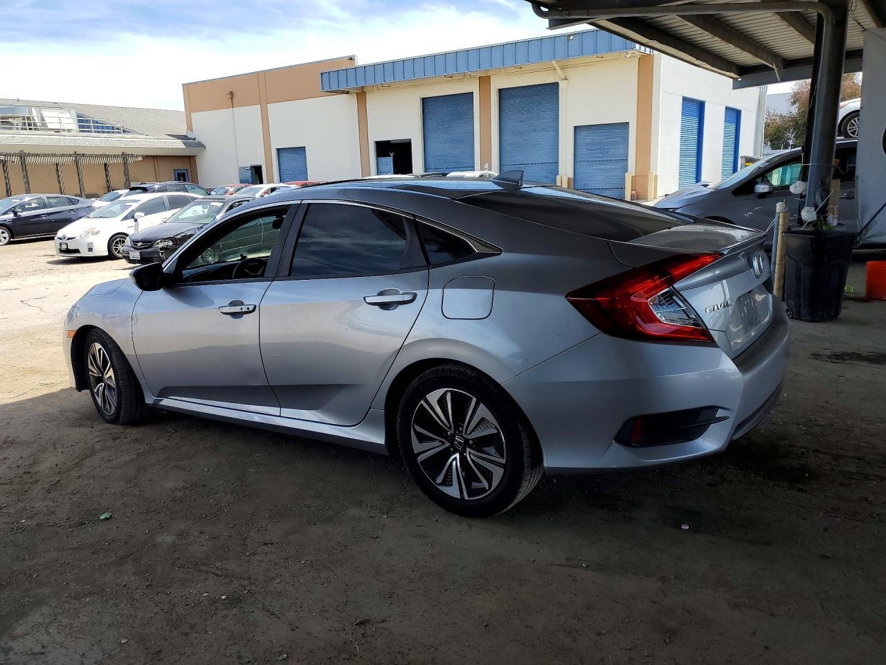 2018 Honda Civic Ex - Image 2