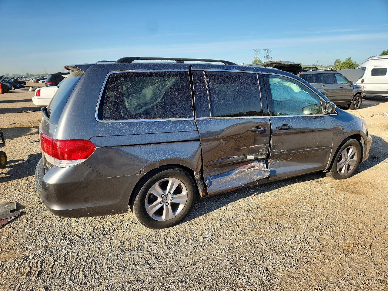 2010 Honda Odyssey Touring - Image 3