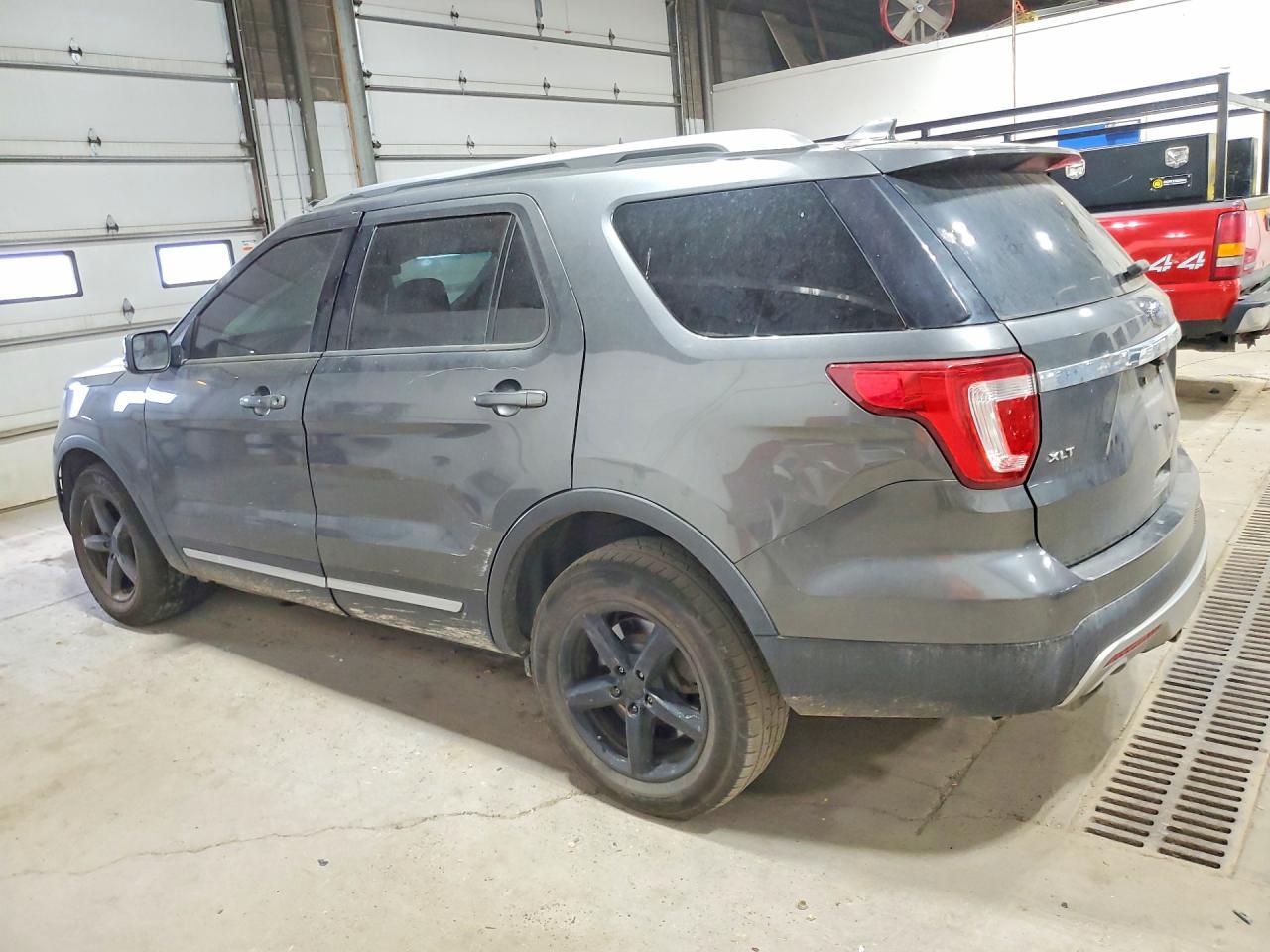 2016 Ford Explorer Xlt - Image 2