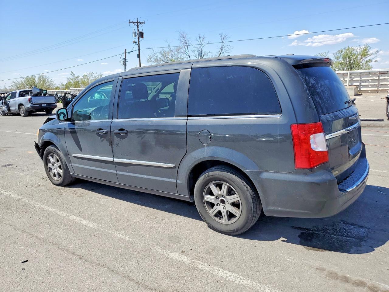 2012 Chrysler Town & Country Touring - Image 2