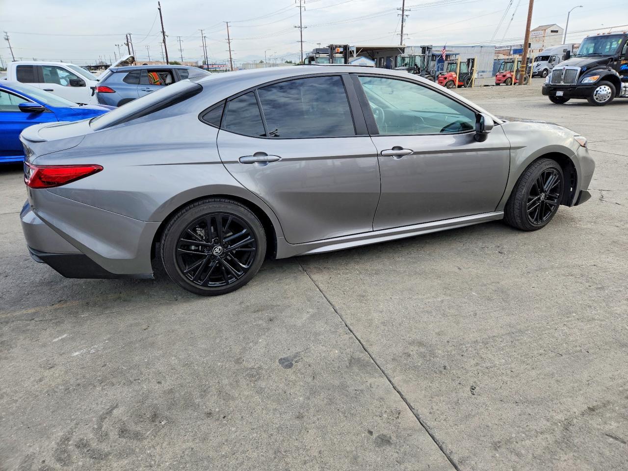 2025 Toyota Camry Se - Image 3