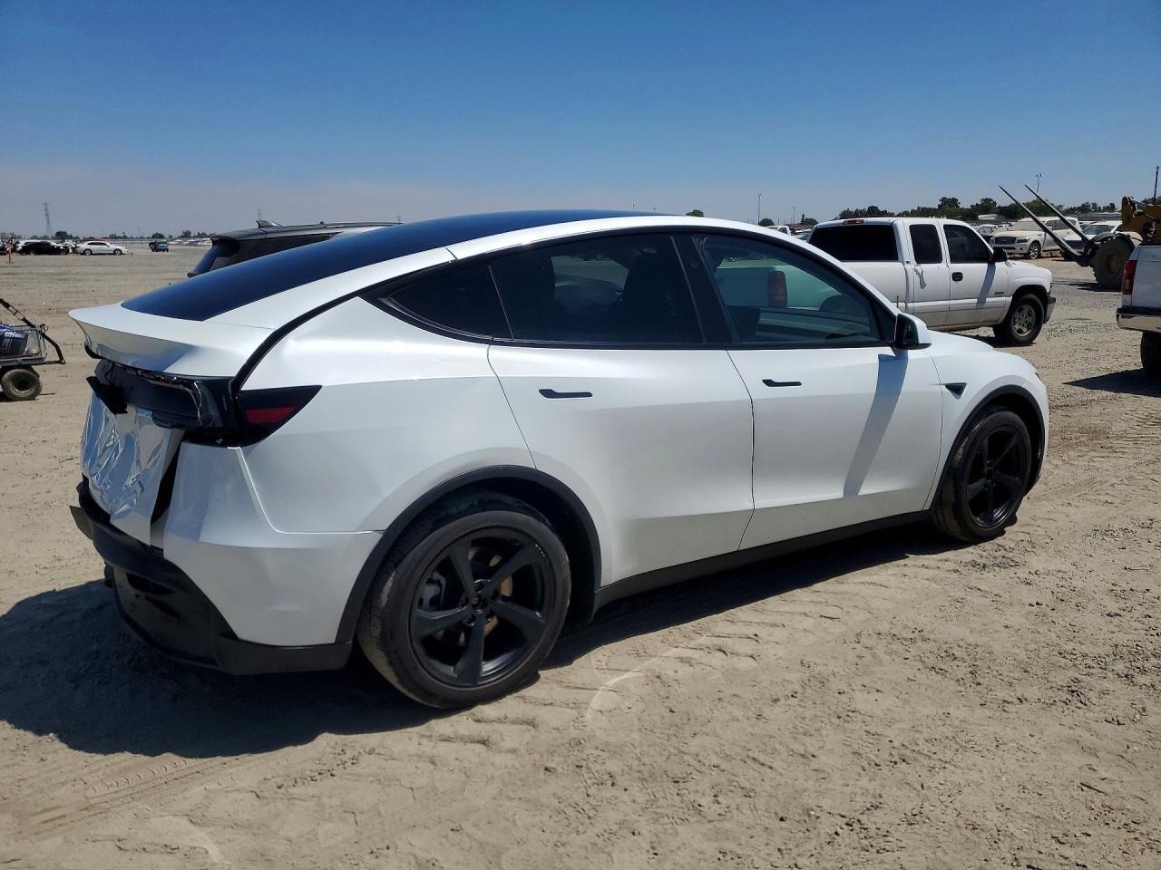 2026 Tesla Model Y - Image 3