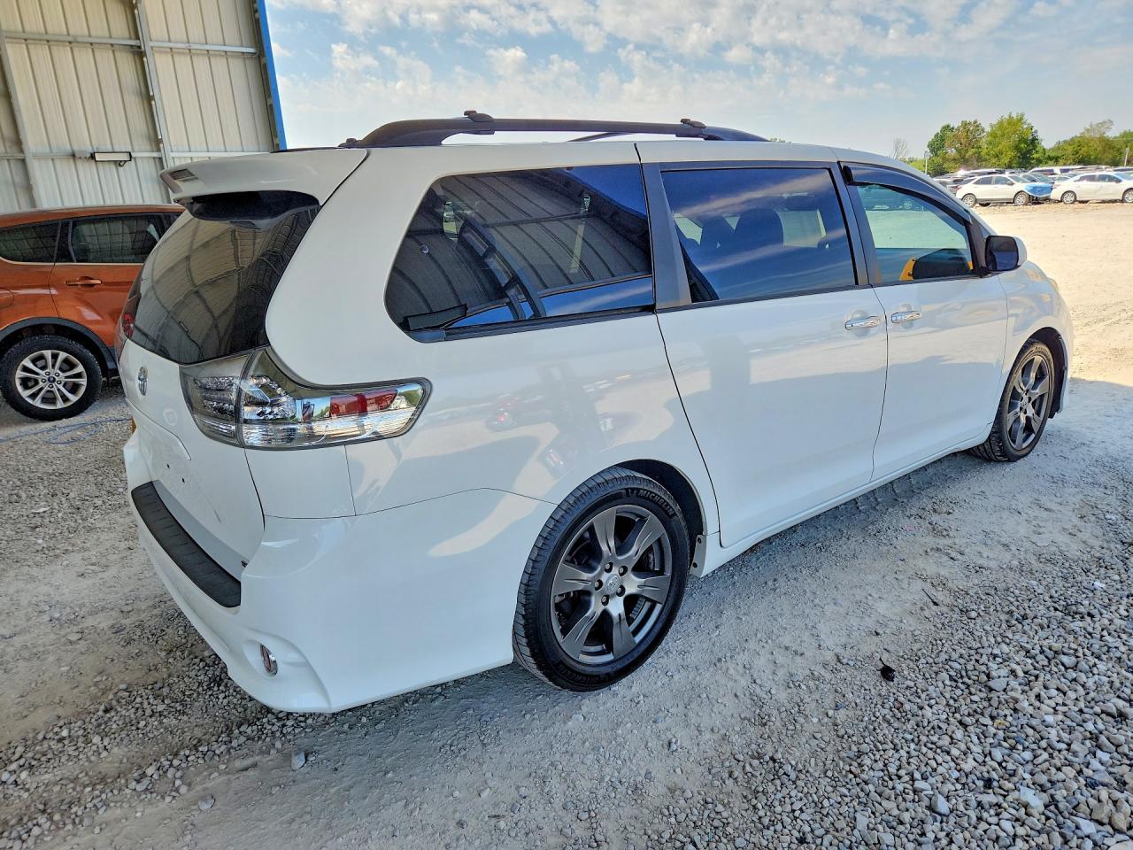 2017 Toyota Sienna Se - Фото 3
