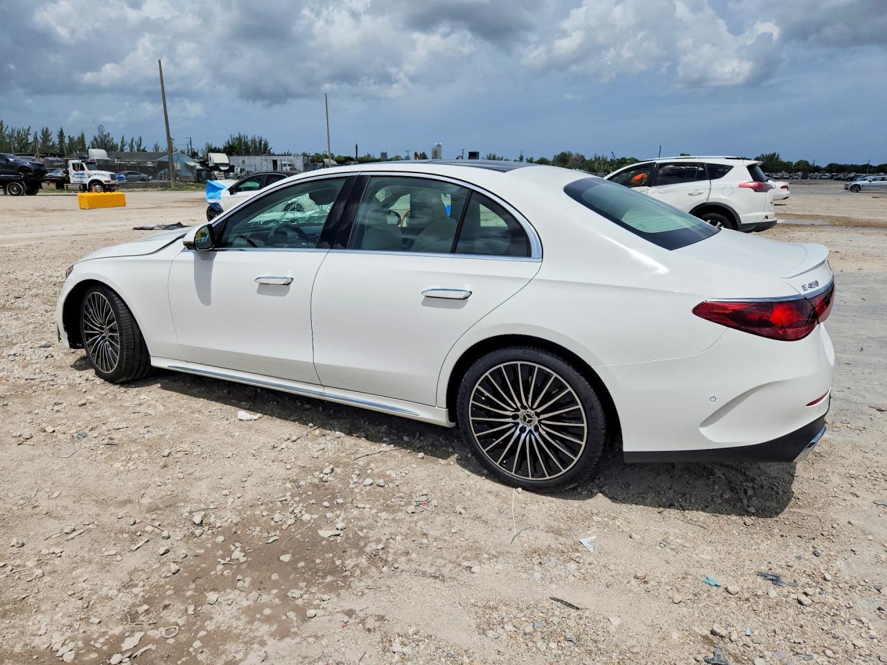 2026 Mercedes-Benz E 450 4Matic - Фото 2