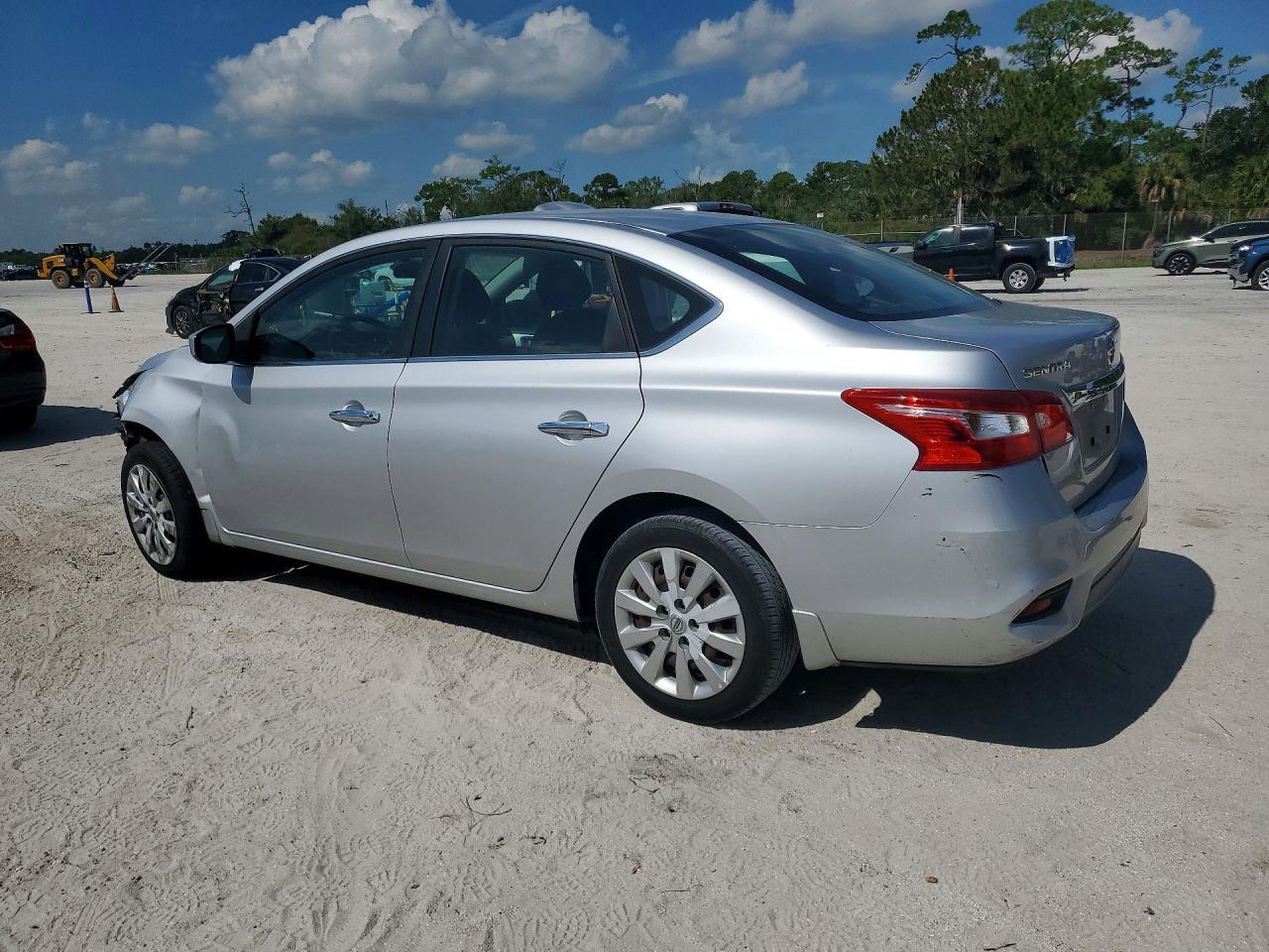 2019 Nissan Sentra S - Фото 2