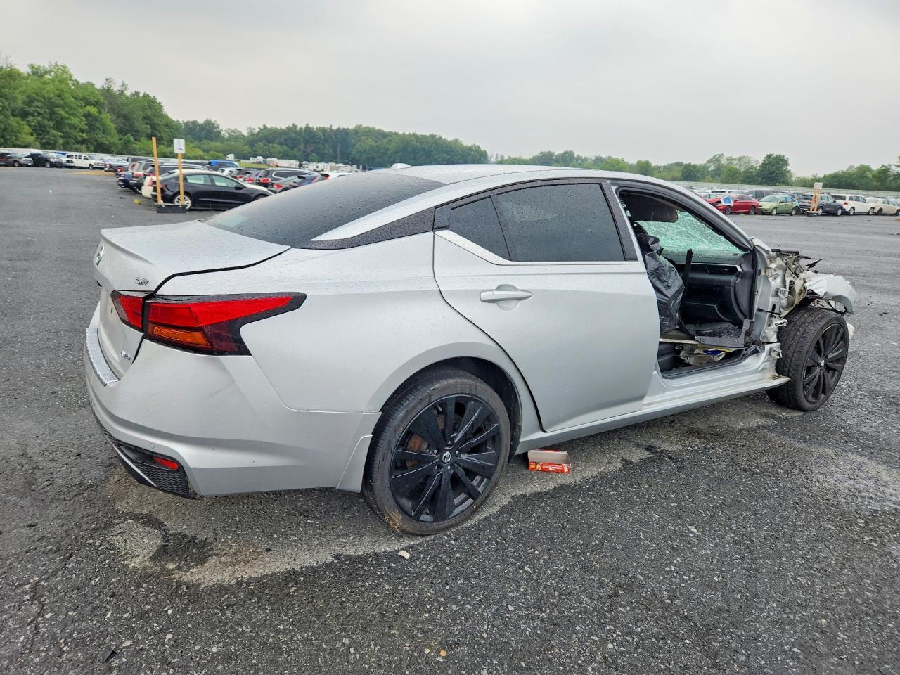 2021 Nissan Altima Sr - Фото 3