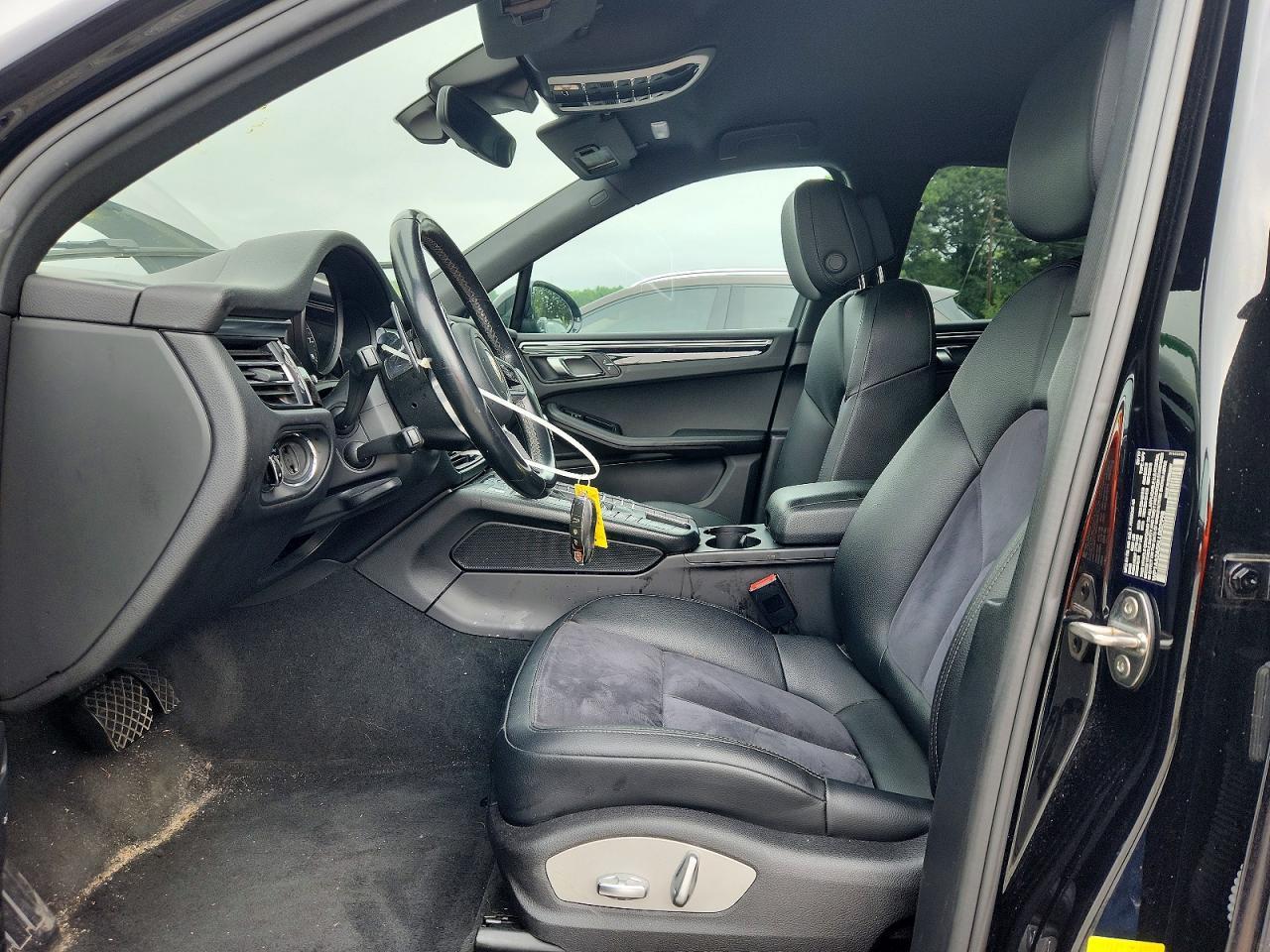 2020 Porsche Macan - Image 7