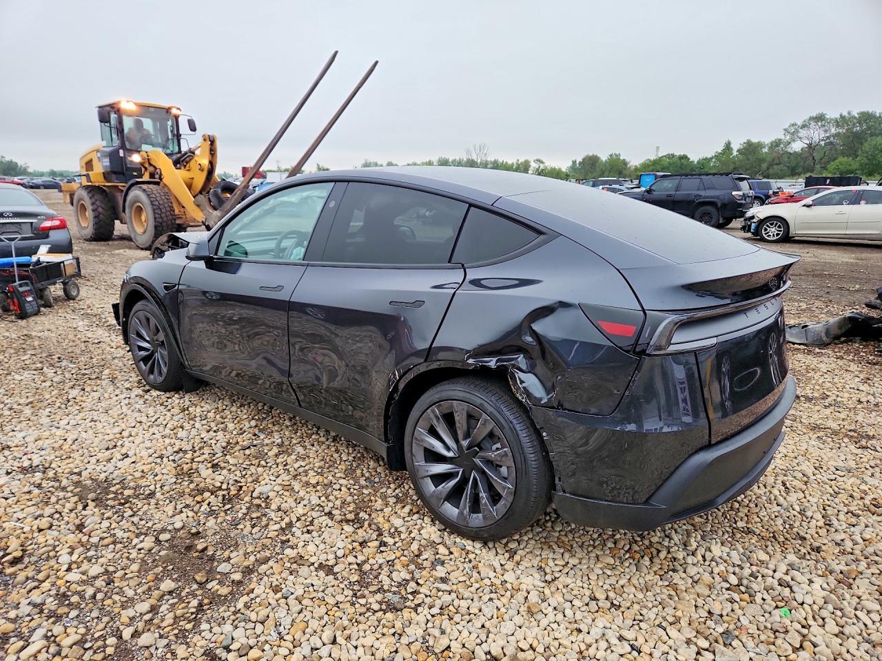2026 Tesla Model Y - Image 2